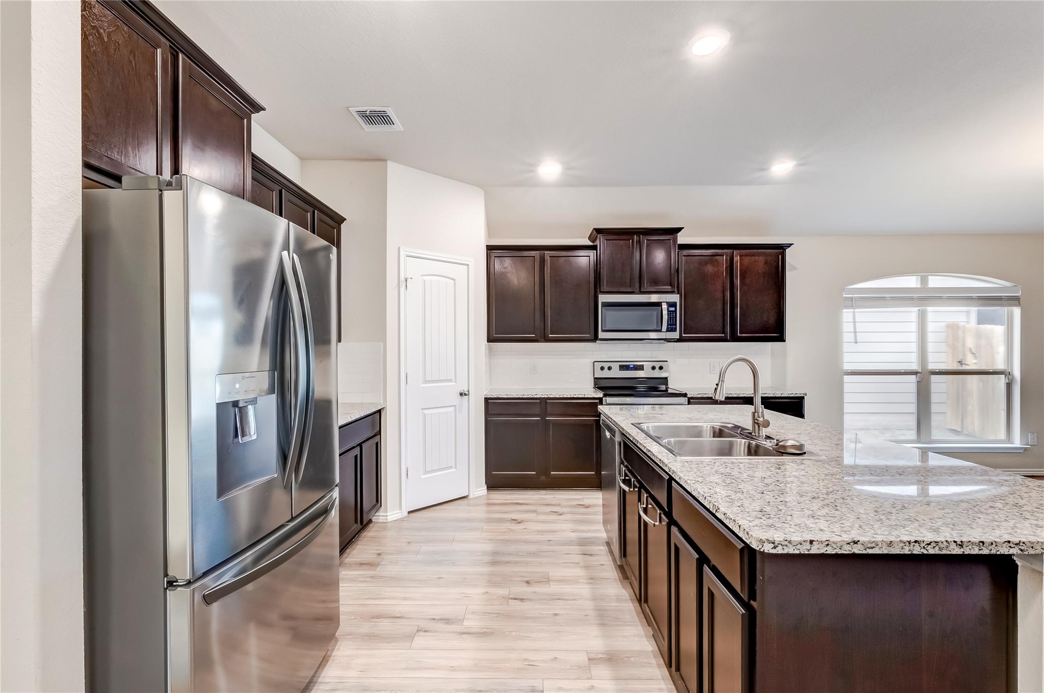 227 Reagor Dr, Taylor, TX 76574