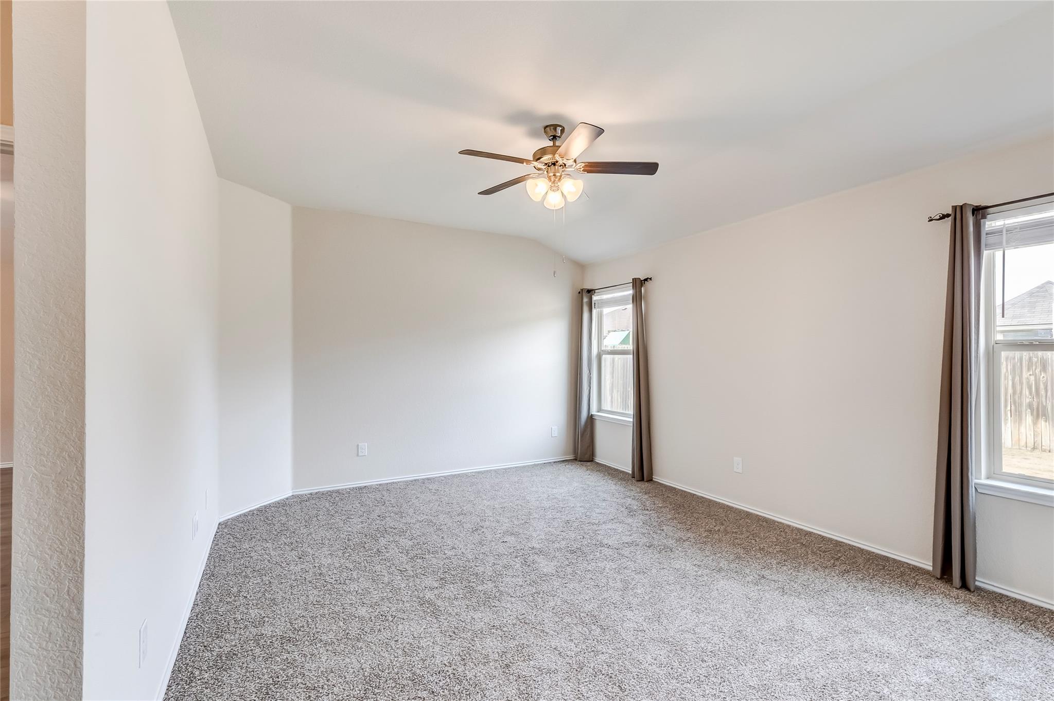 227 Reagor Dr, Taylor, TX 76574