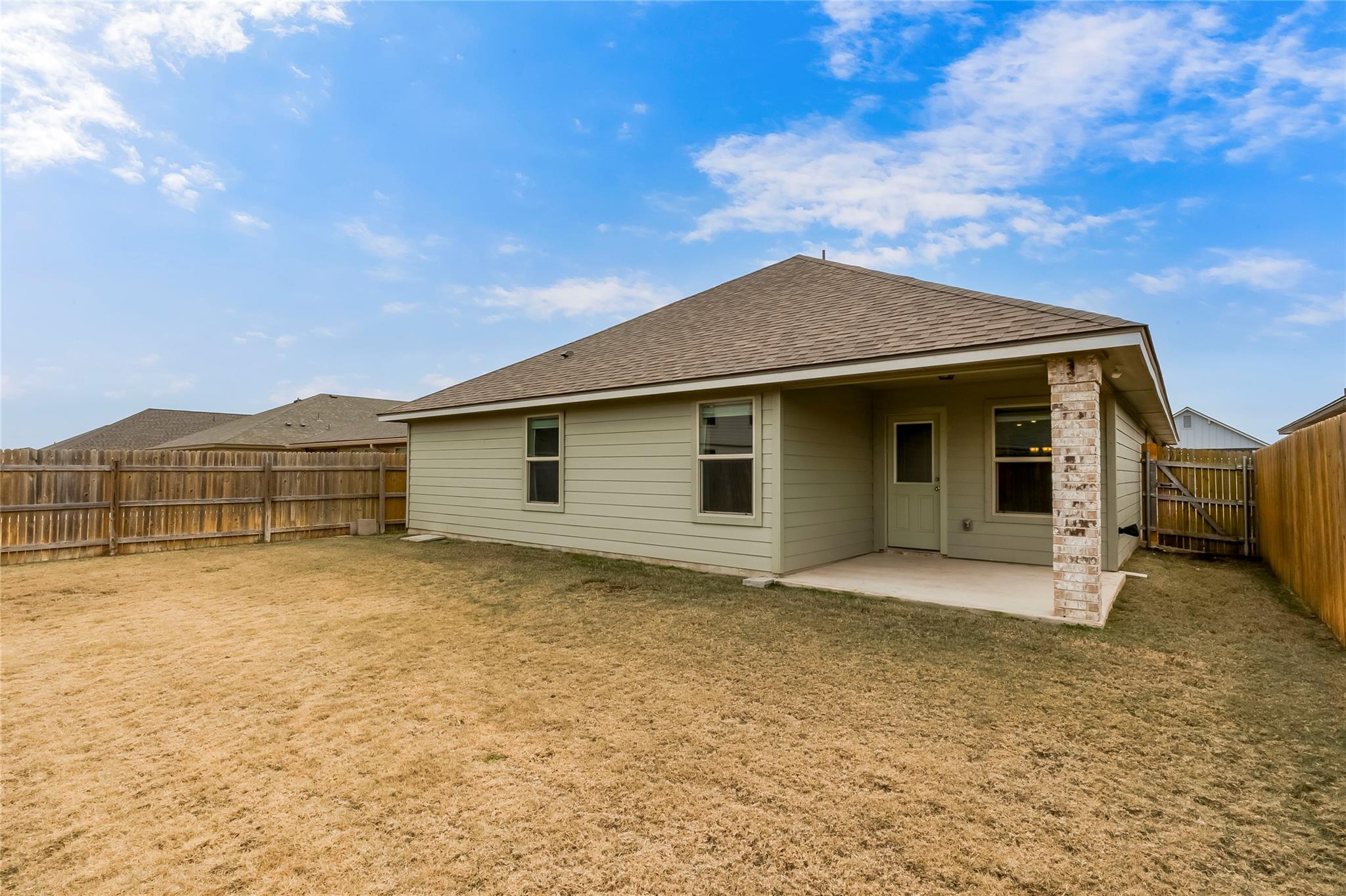 227 Reagor Dr, Taylor, TX 76574