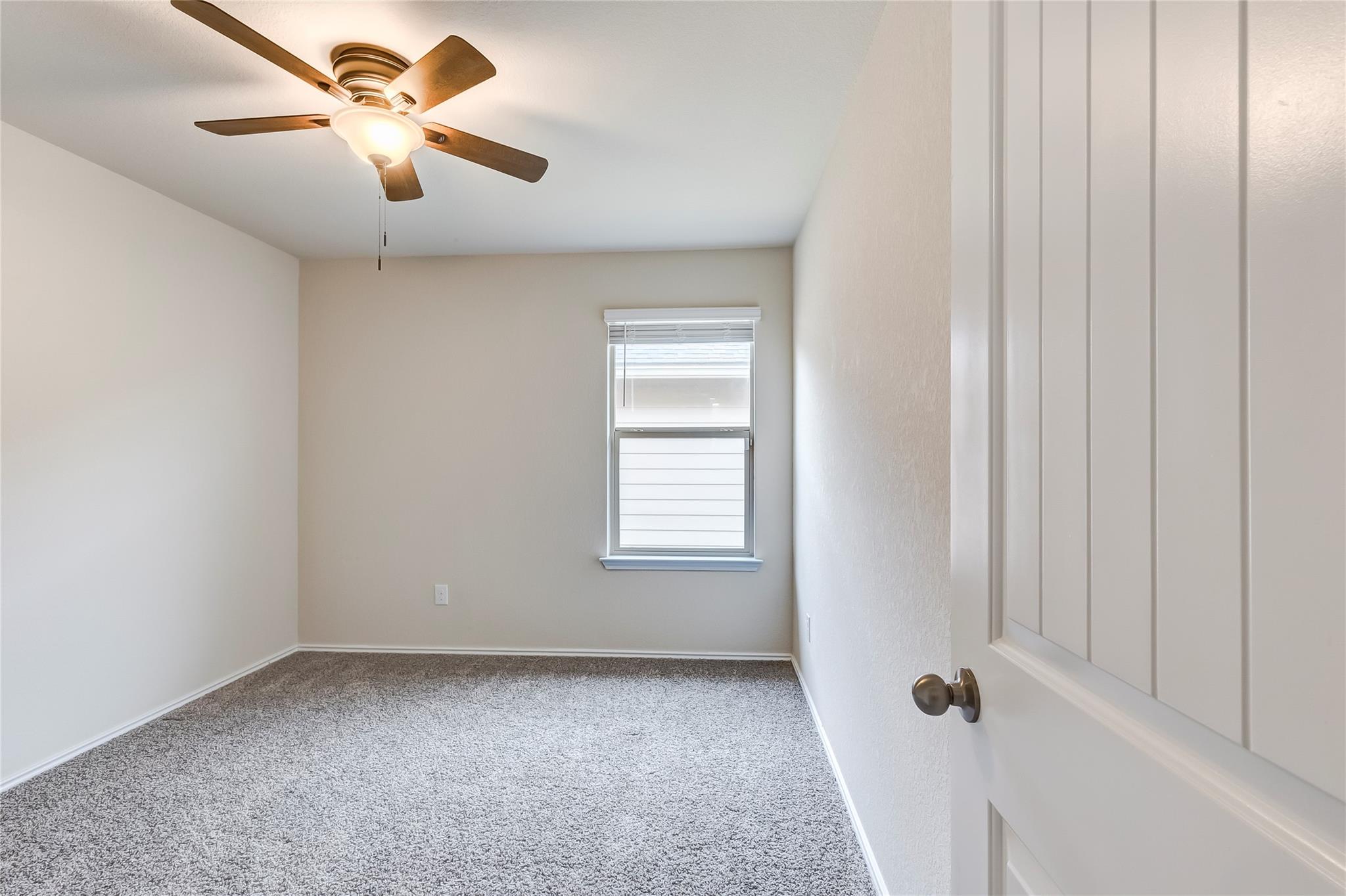 227 Reagor Dr, Taylor, TX 76574