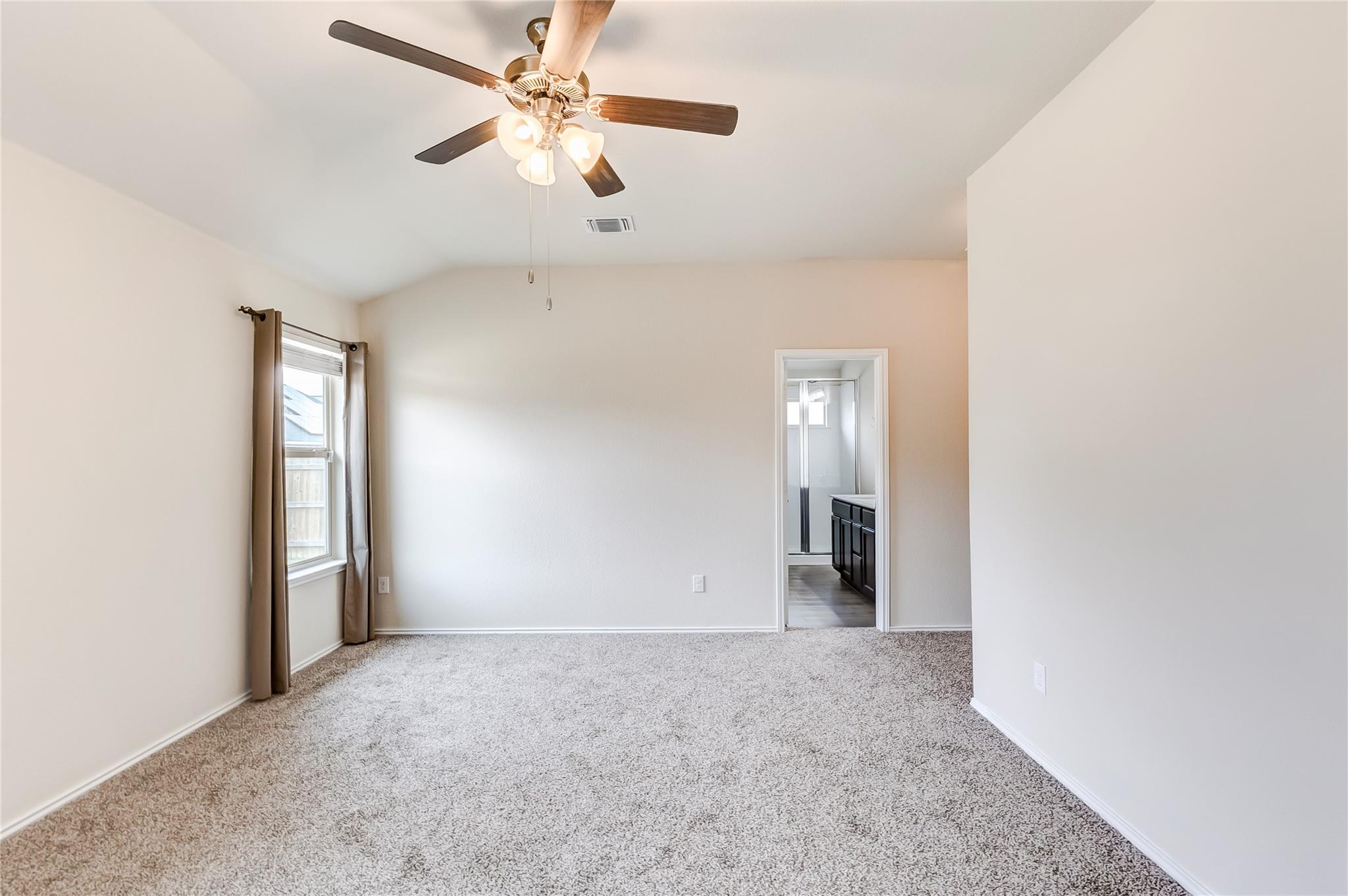 227 Reagor Dr, Taylor, TX 76574