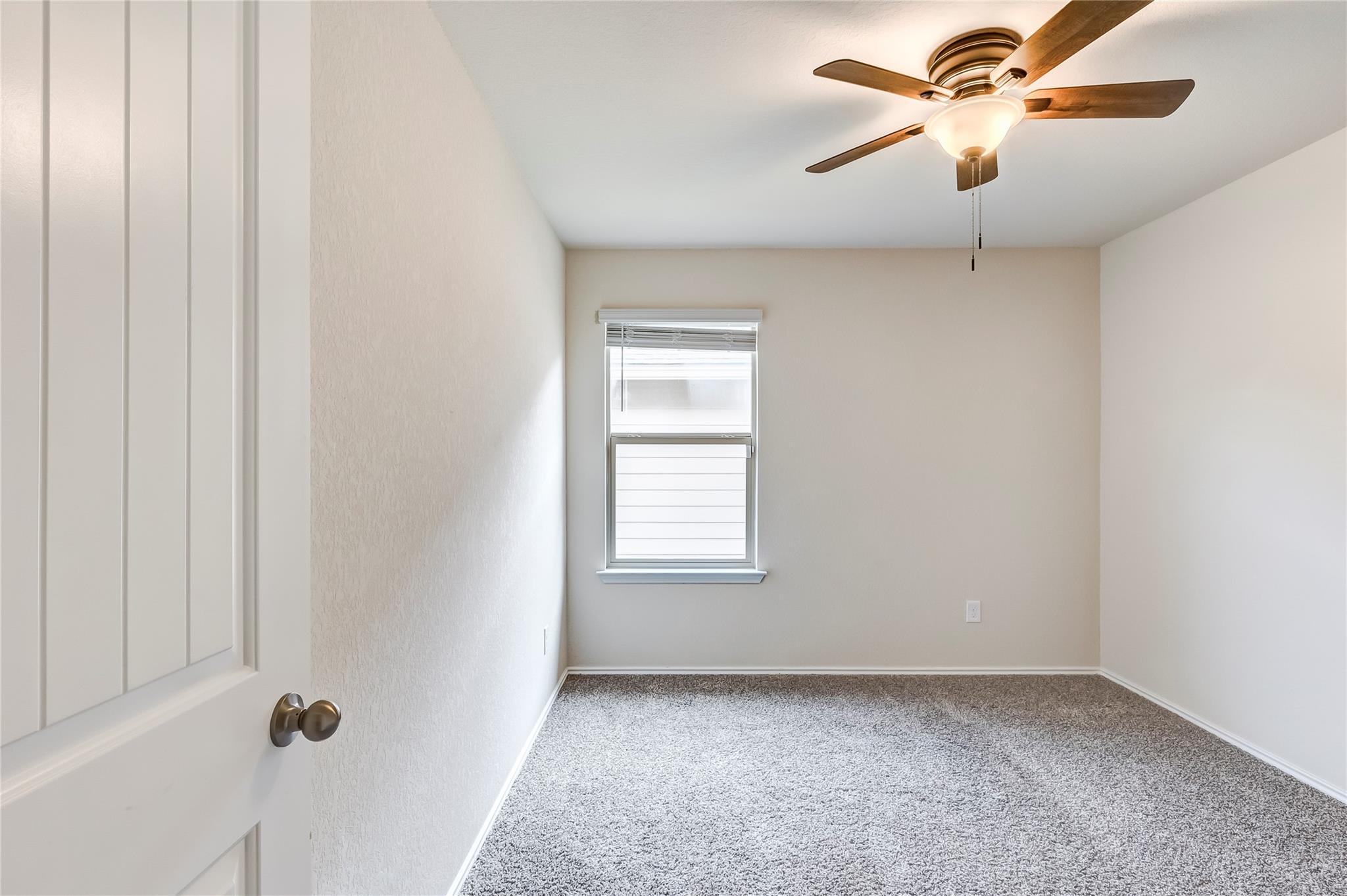 227 Reagor Dr, Taylor, TX 76574