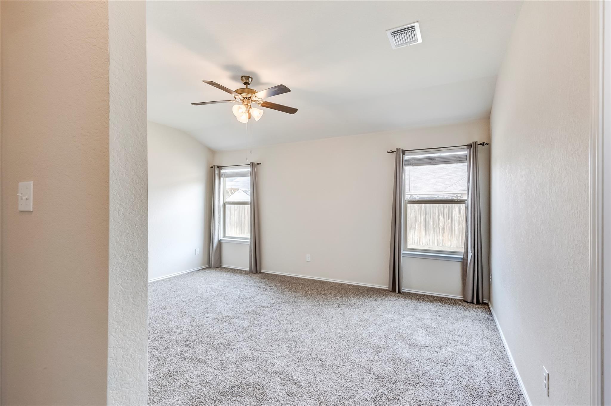 227 Reagor Dr, Taylor, TX 76574