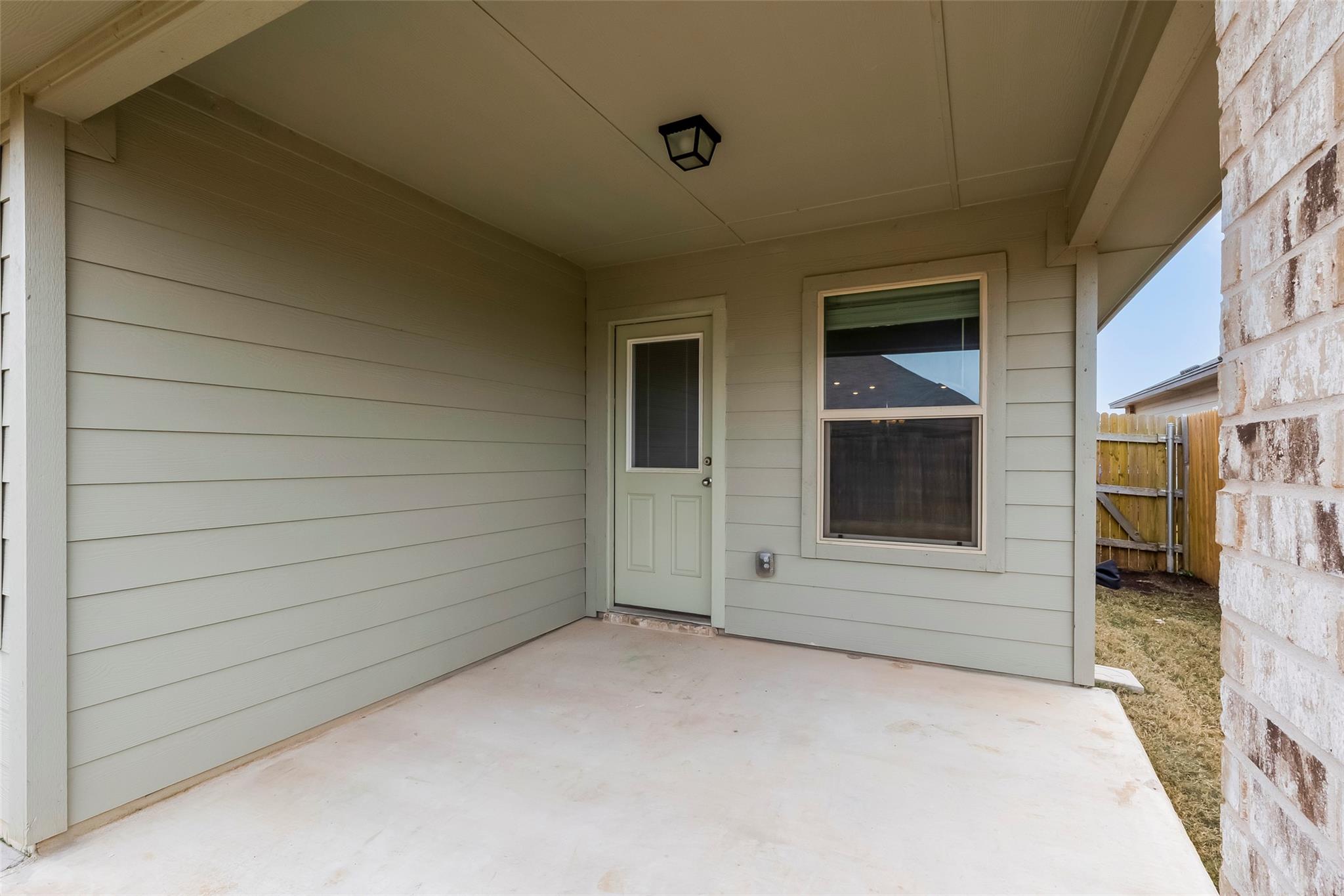 227 Reagor Dr, Taylor, TX 76574