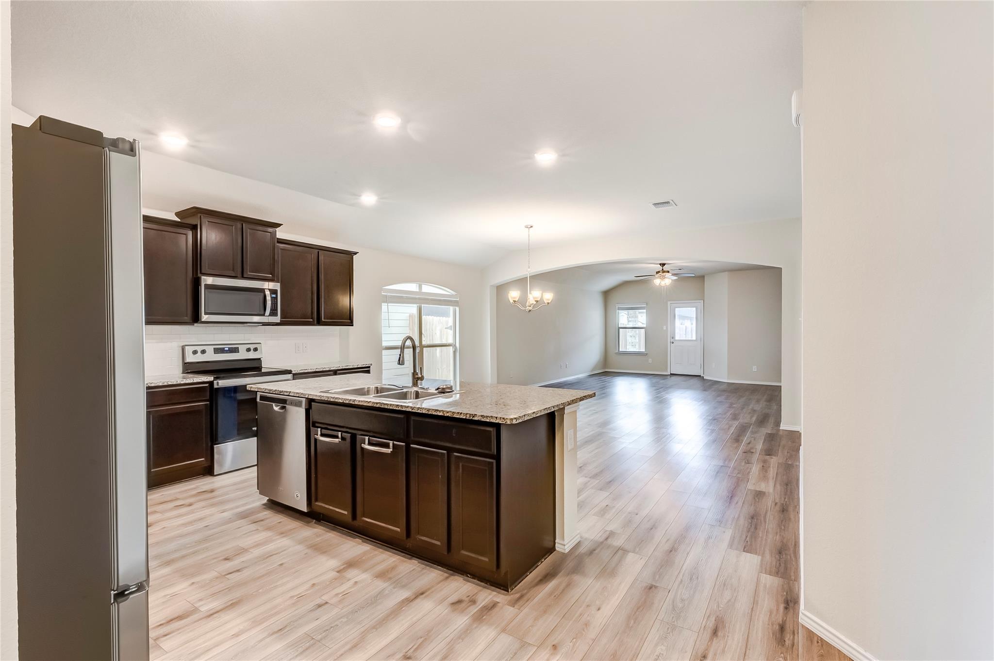 227 Reagor Dr, Taylor, TX 76574