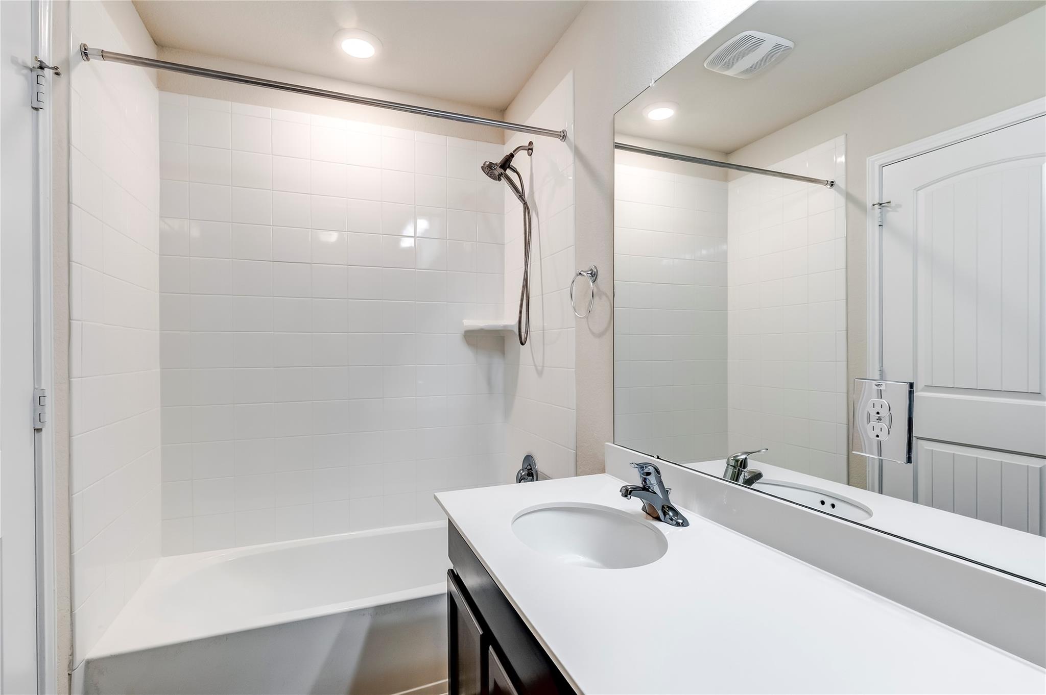 227 Reagor Dr, Taylor, TX 76574