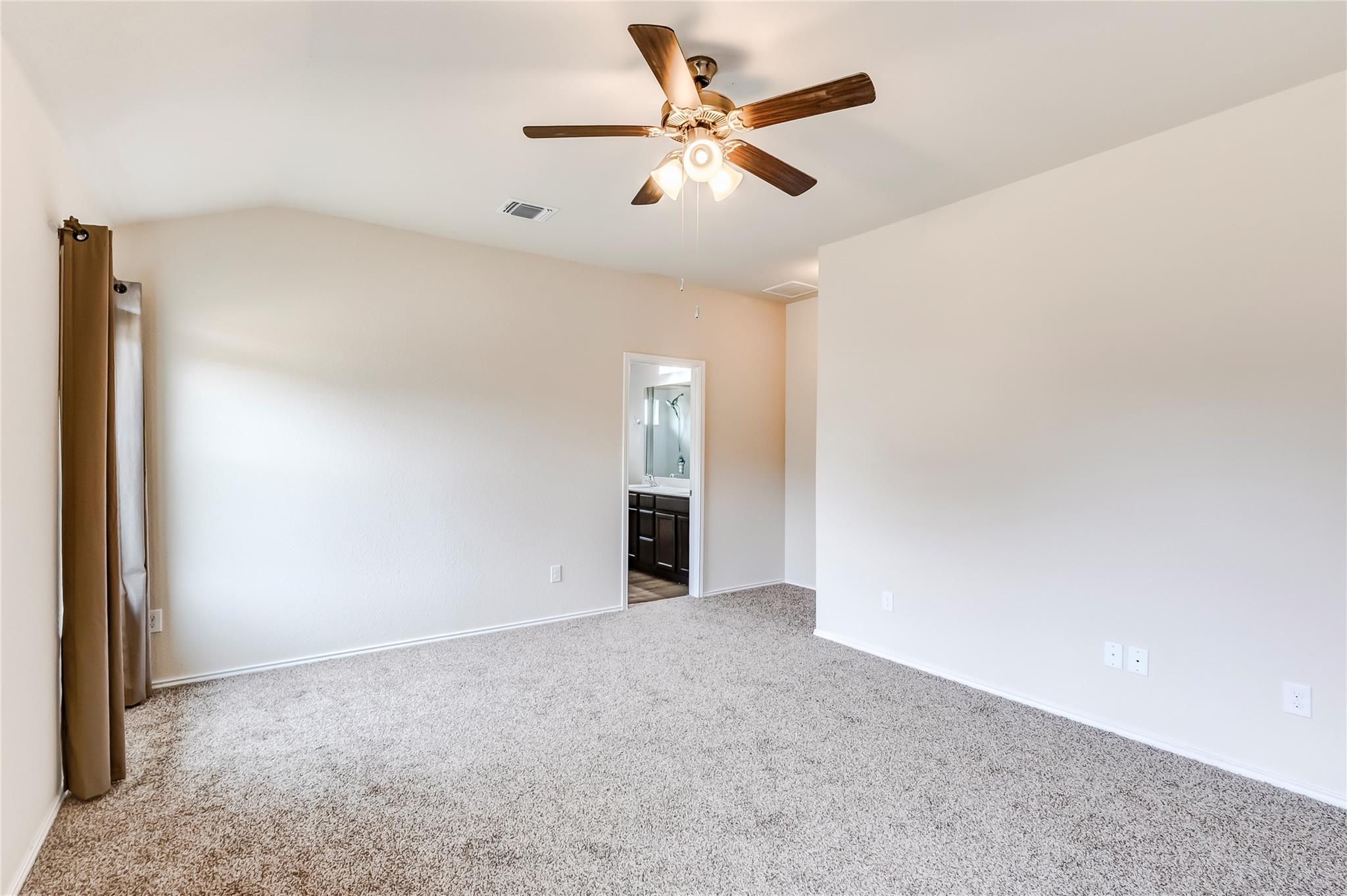 227 Reagor Dr, Taylor, TX 76574