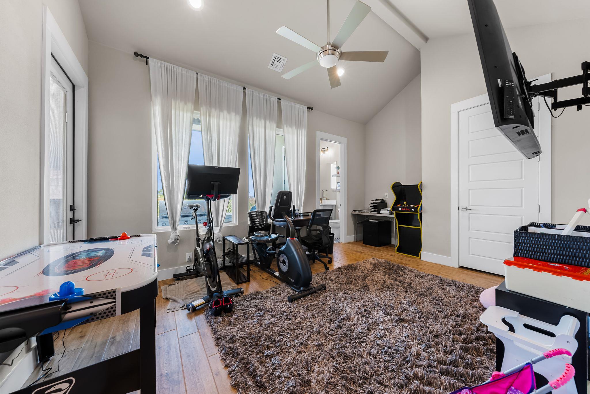 690 Cielo Springs Dr, Blanco, TX 78606