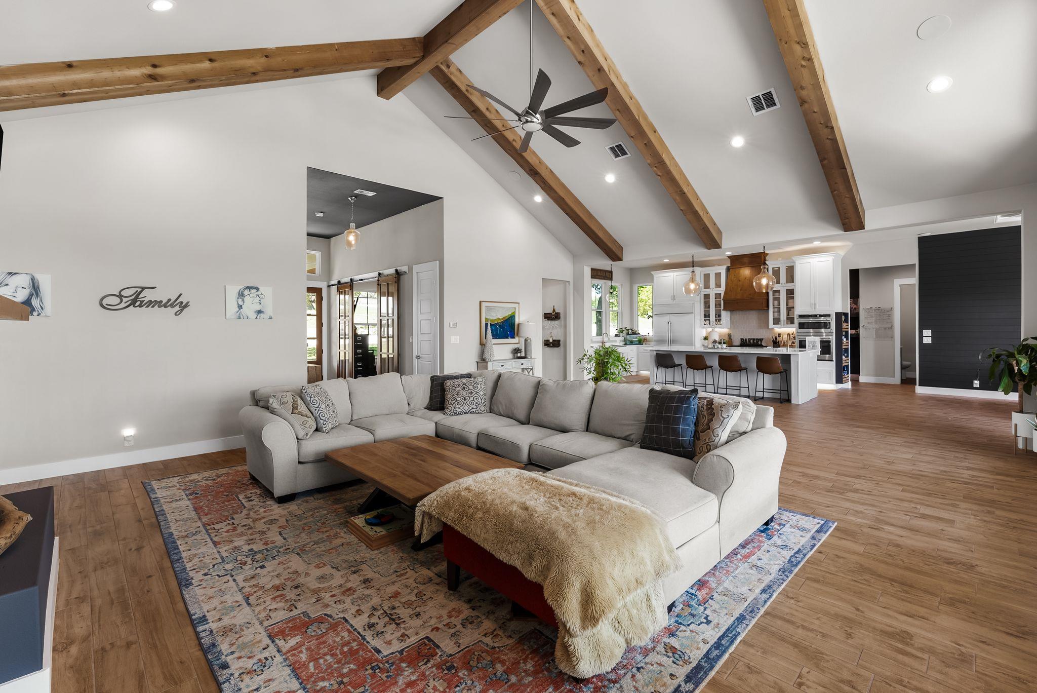 690 Cielo Springs Dr, Blanco, TX 78606