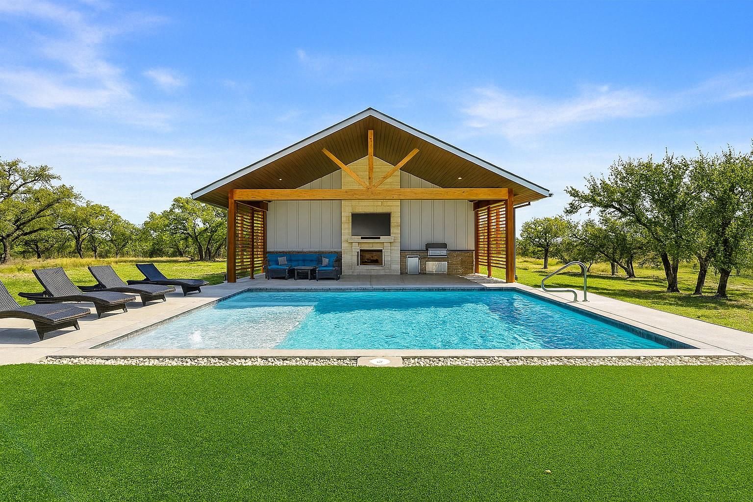 690 Cielo Springs Dr, Blanco, TX 78606