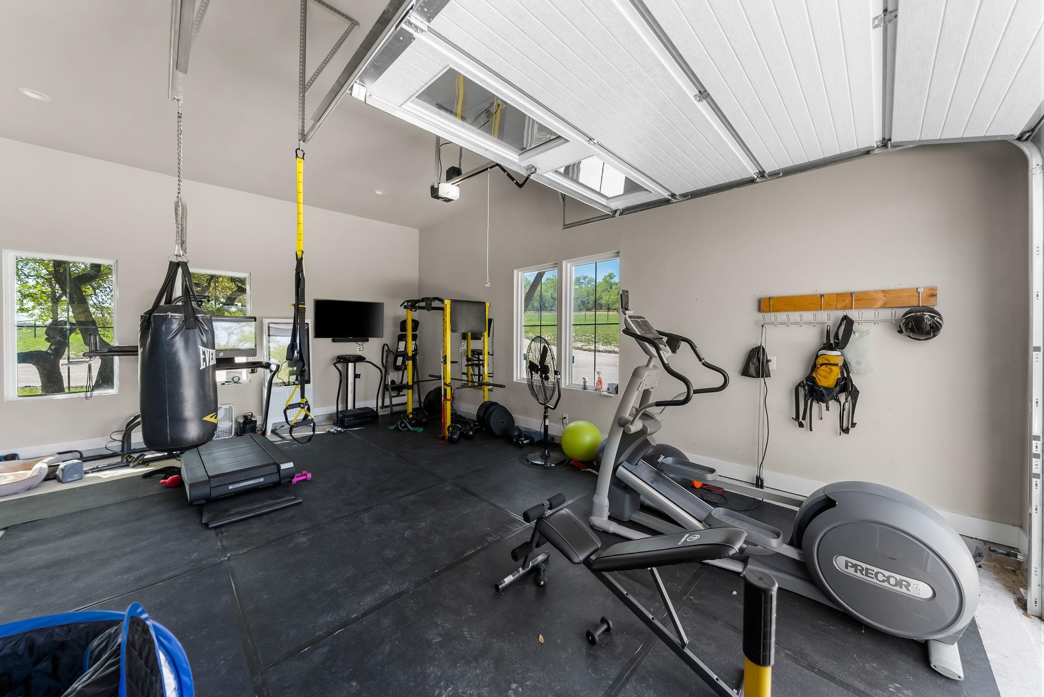 690 Cielo Springs Dr, Blanco, TX 78606