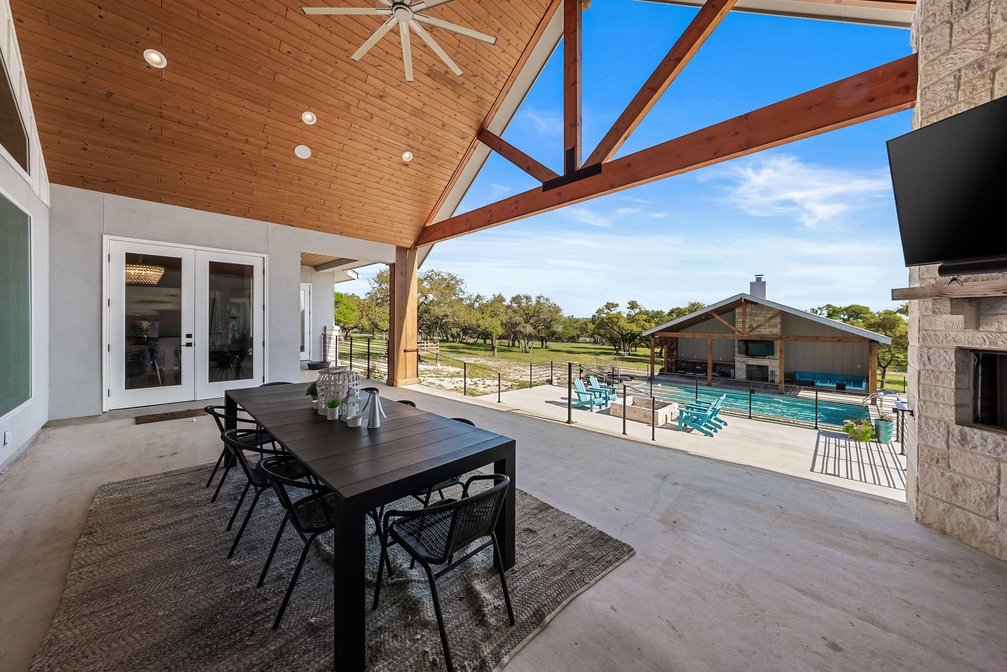 690 Cielo Springs Dr, Blanco, TX 78606