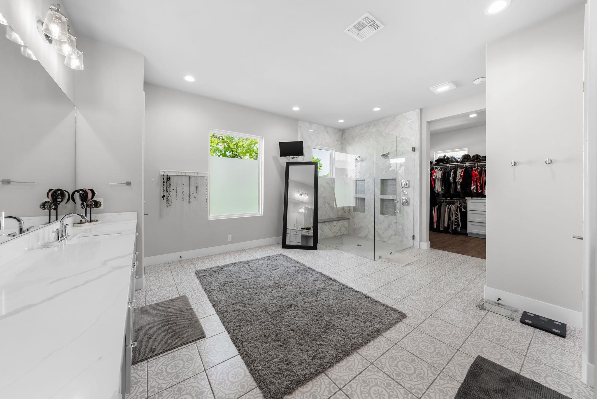 690 Cielo Springs Dr, Blanco, TX 78606