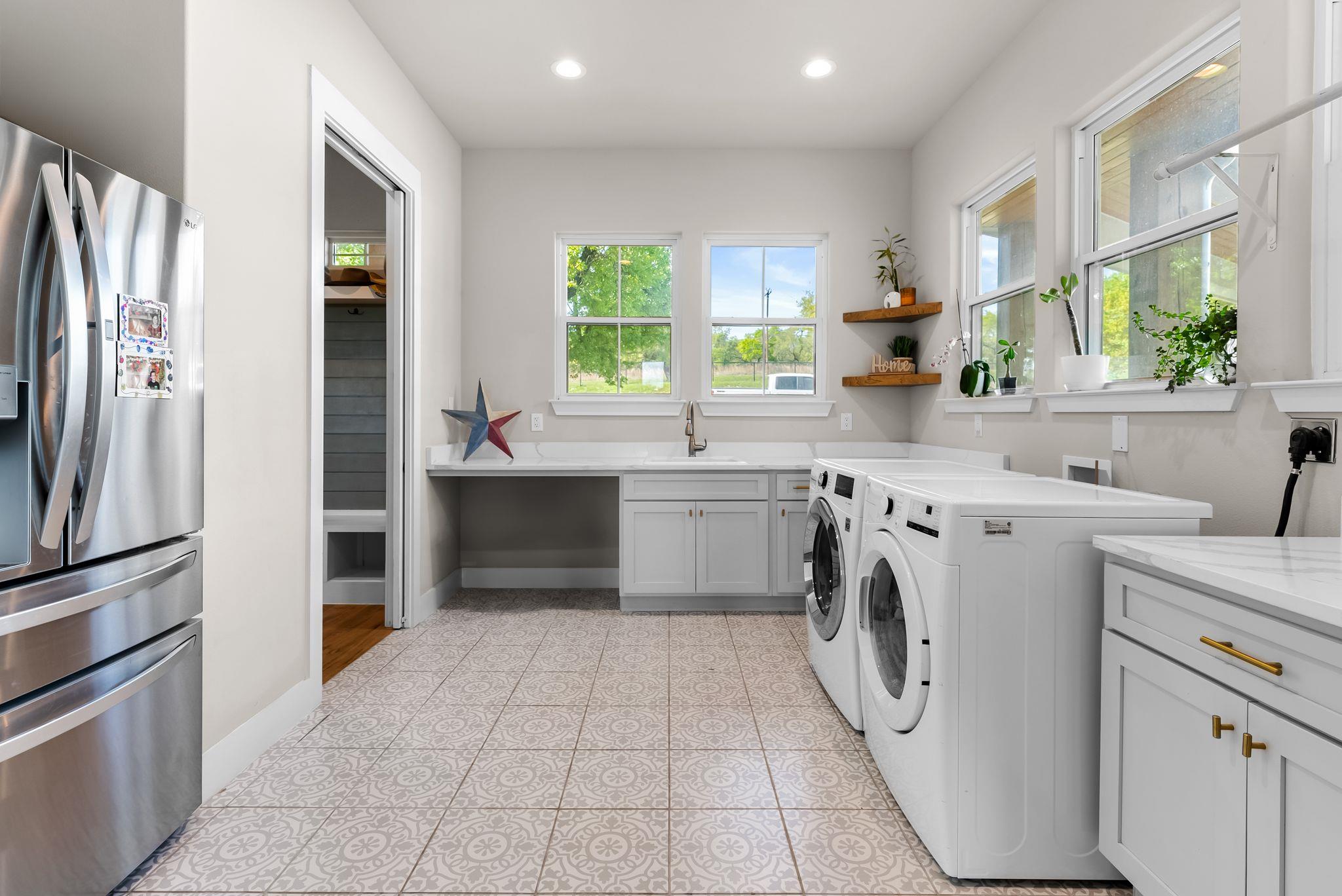 690 Cielo Springs Dr, Blanco, TX 78606