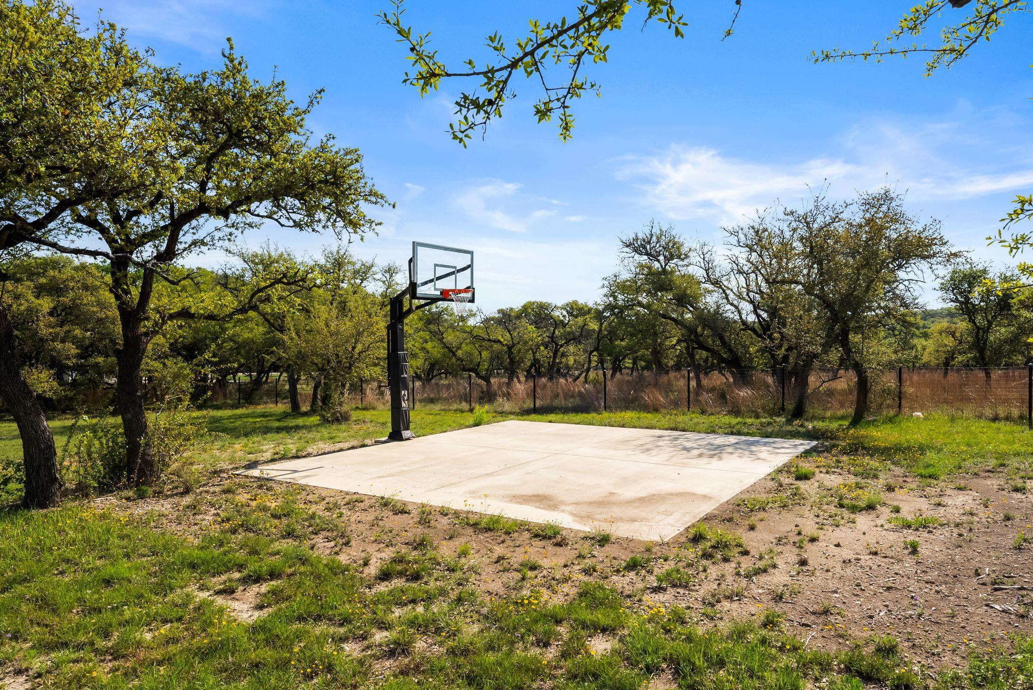 690 Cielo Springs Dr, Blanco, TX 78606