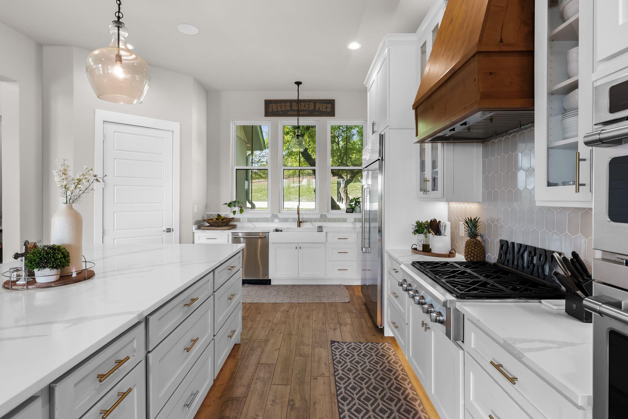 690 Cielo Springs Dr, Blanco, TX 78606