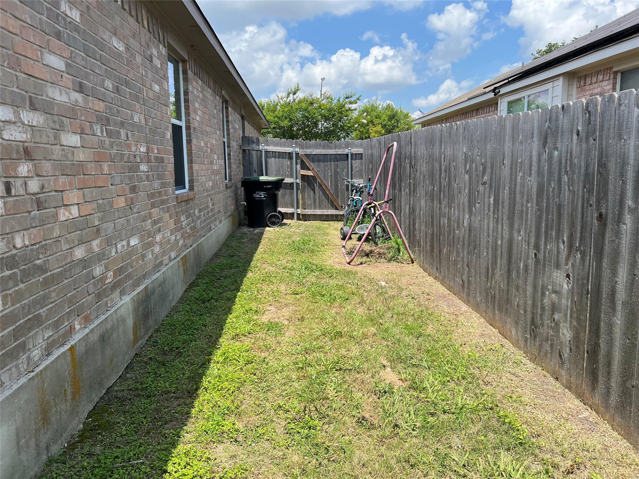 116 Campos Dr, Hutto, TX 78634
