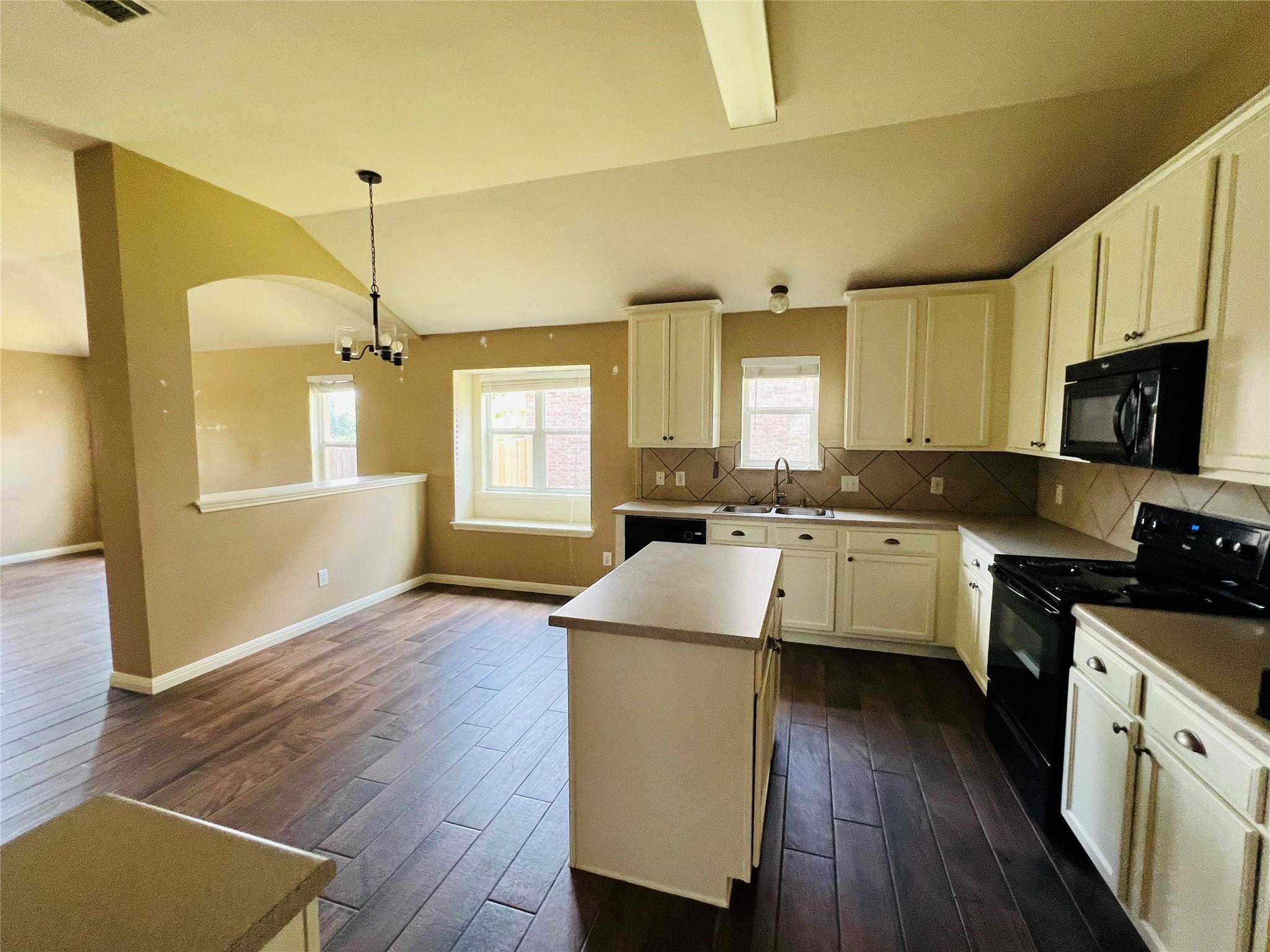 116 Campos Dr, Hutto, TX 78634