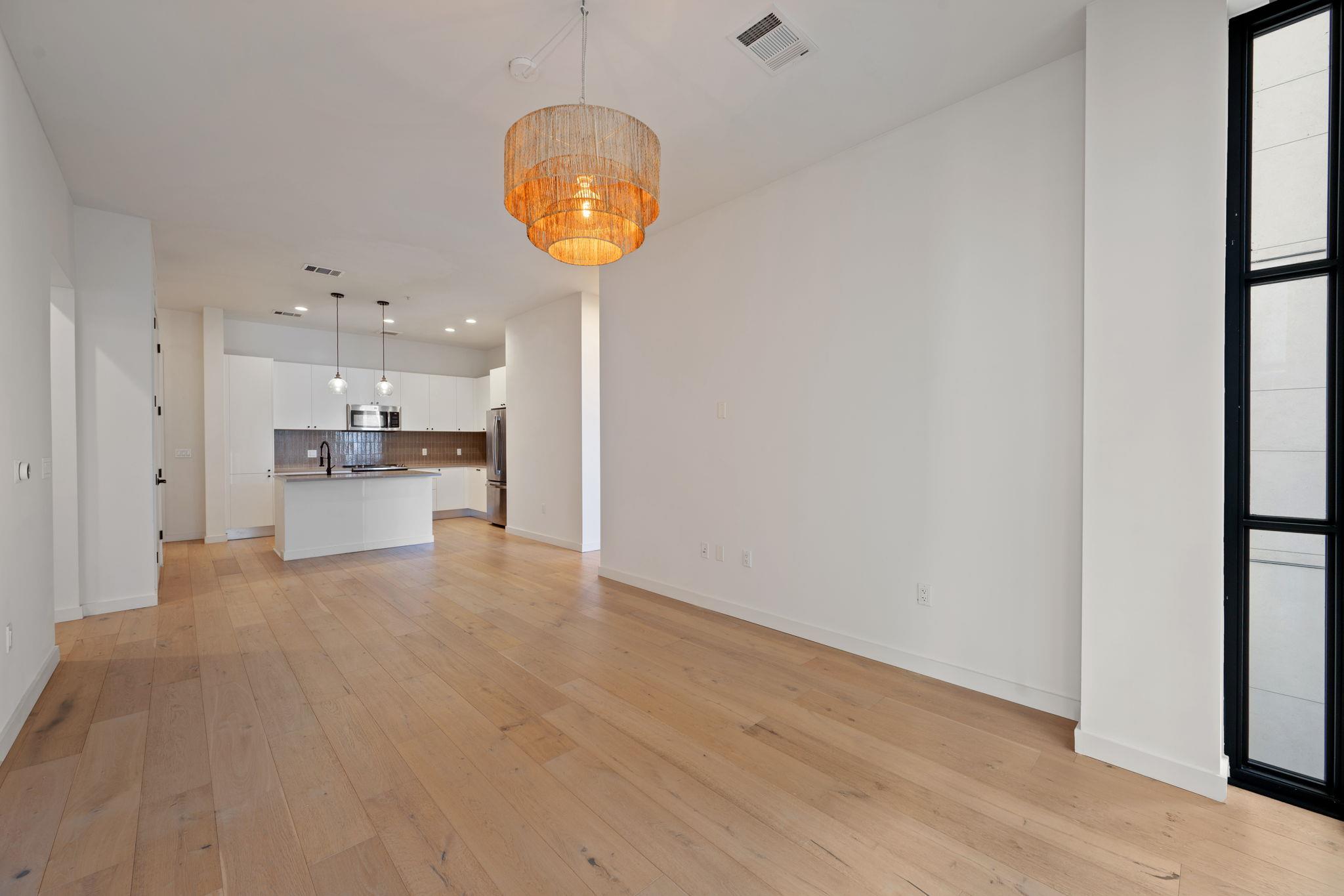 800 Embassy Dr # 322, Austin, TX 78702