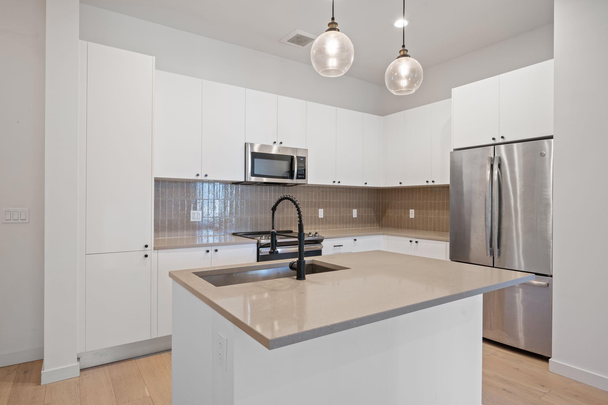 800 Embassy Dr # 322, Austin, TX 78702