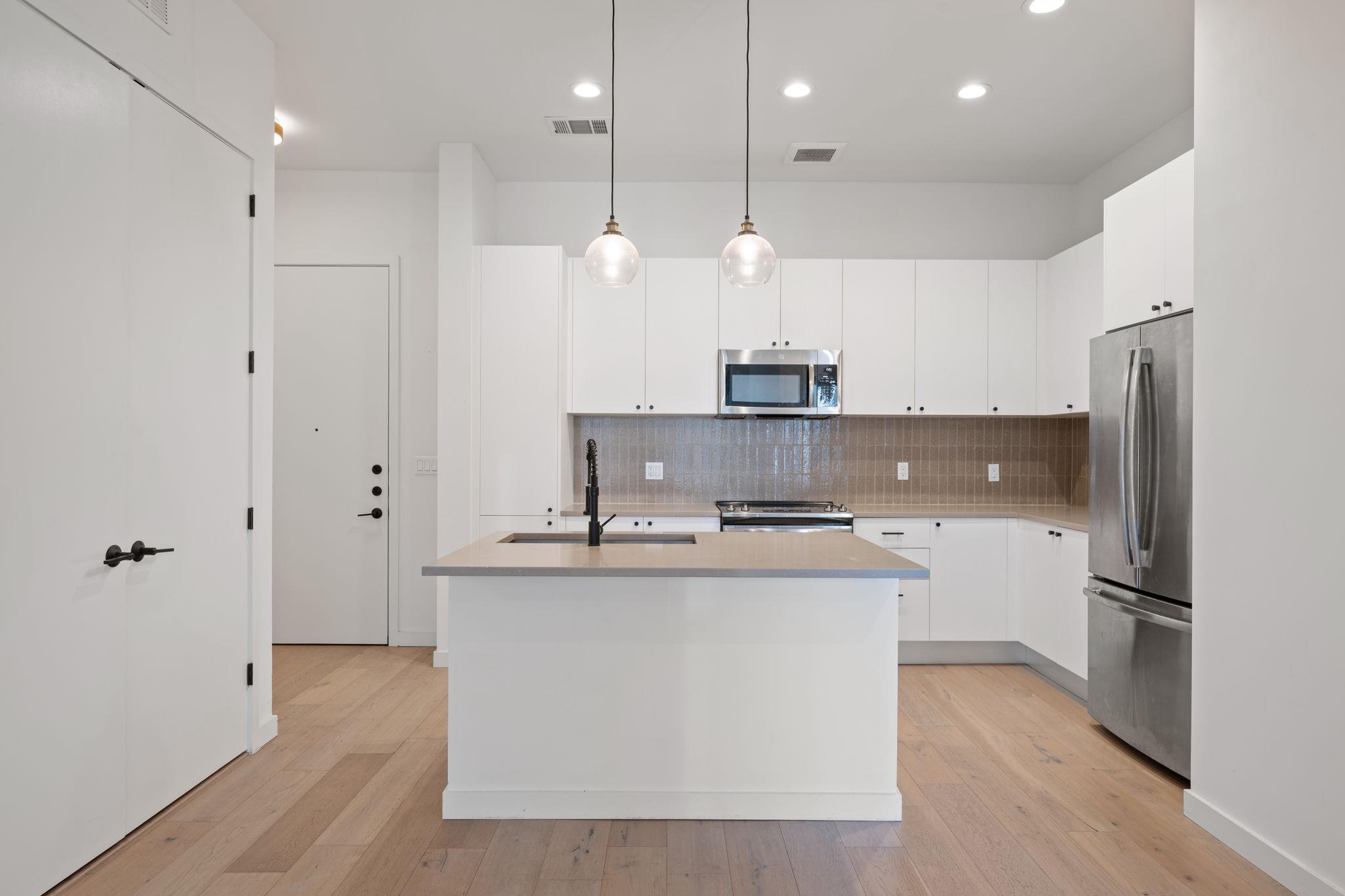 800 Embassy Dr # 322, Austin, TX 78702