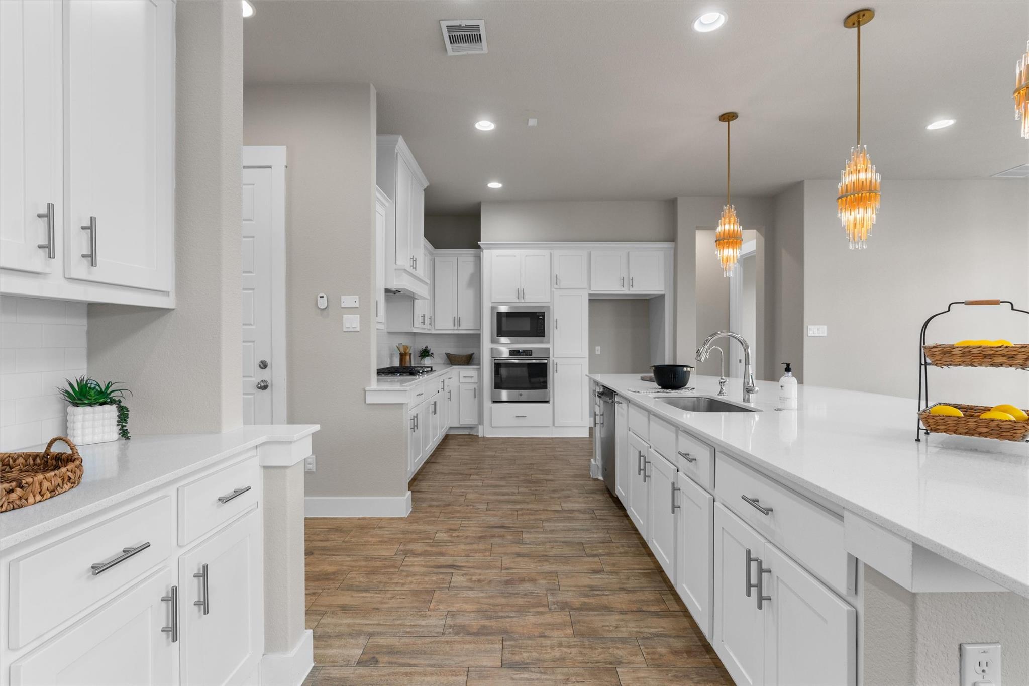 438 Brentwood Dr, Austin, TX 78737