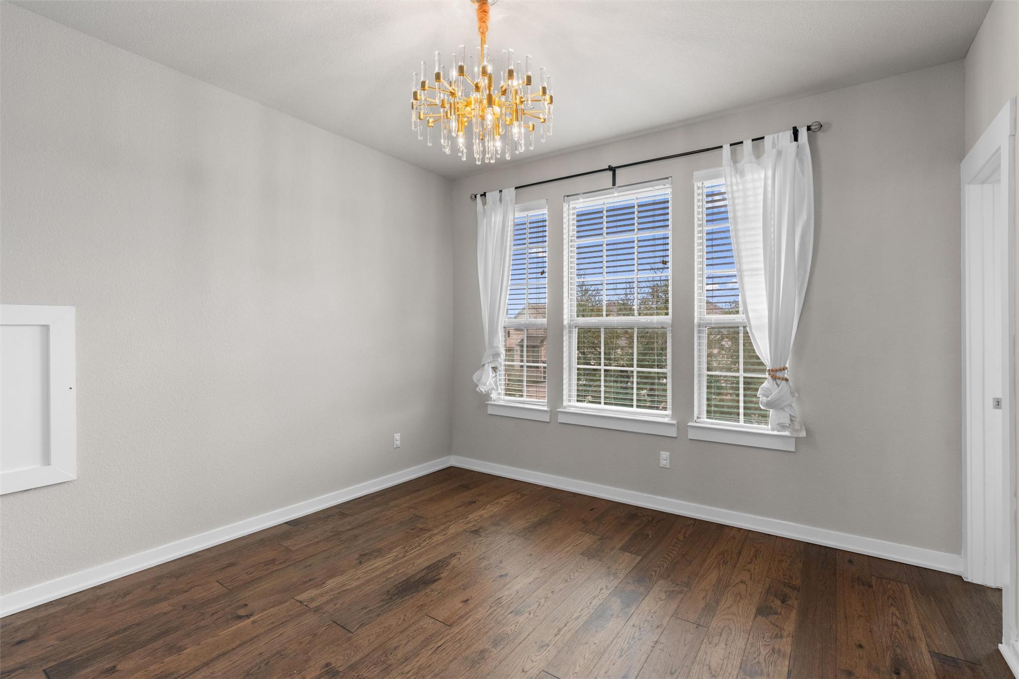 438 Brentwood Dr, Austin, TX 78737