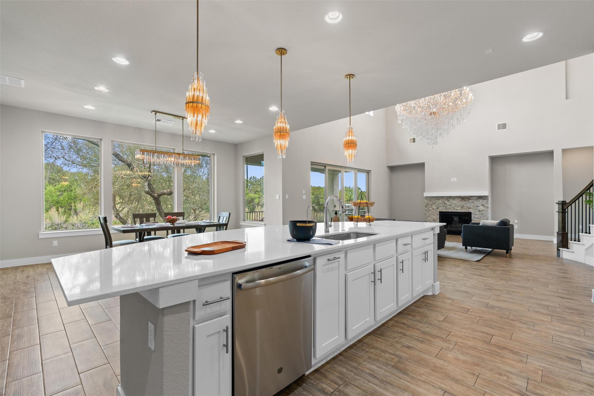 438 Brentwood Dr, Austin, TX 78737