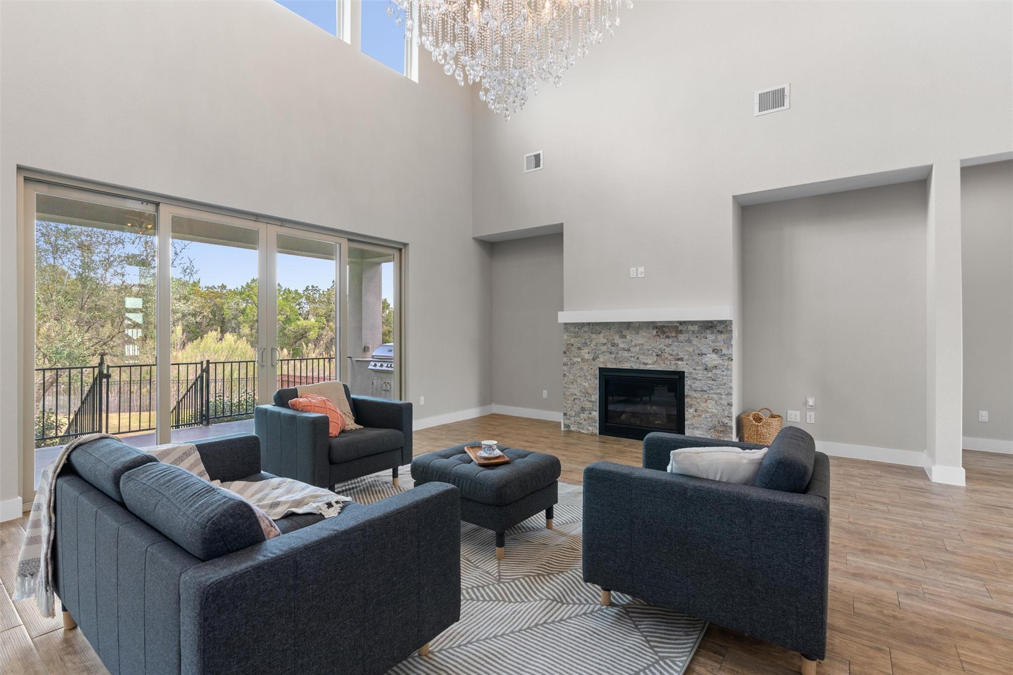 438 Brentwood Dr, Austin, TX 78737