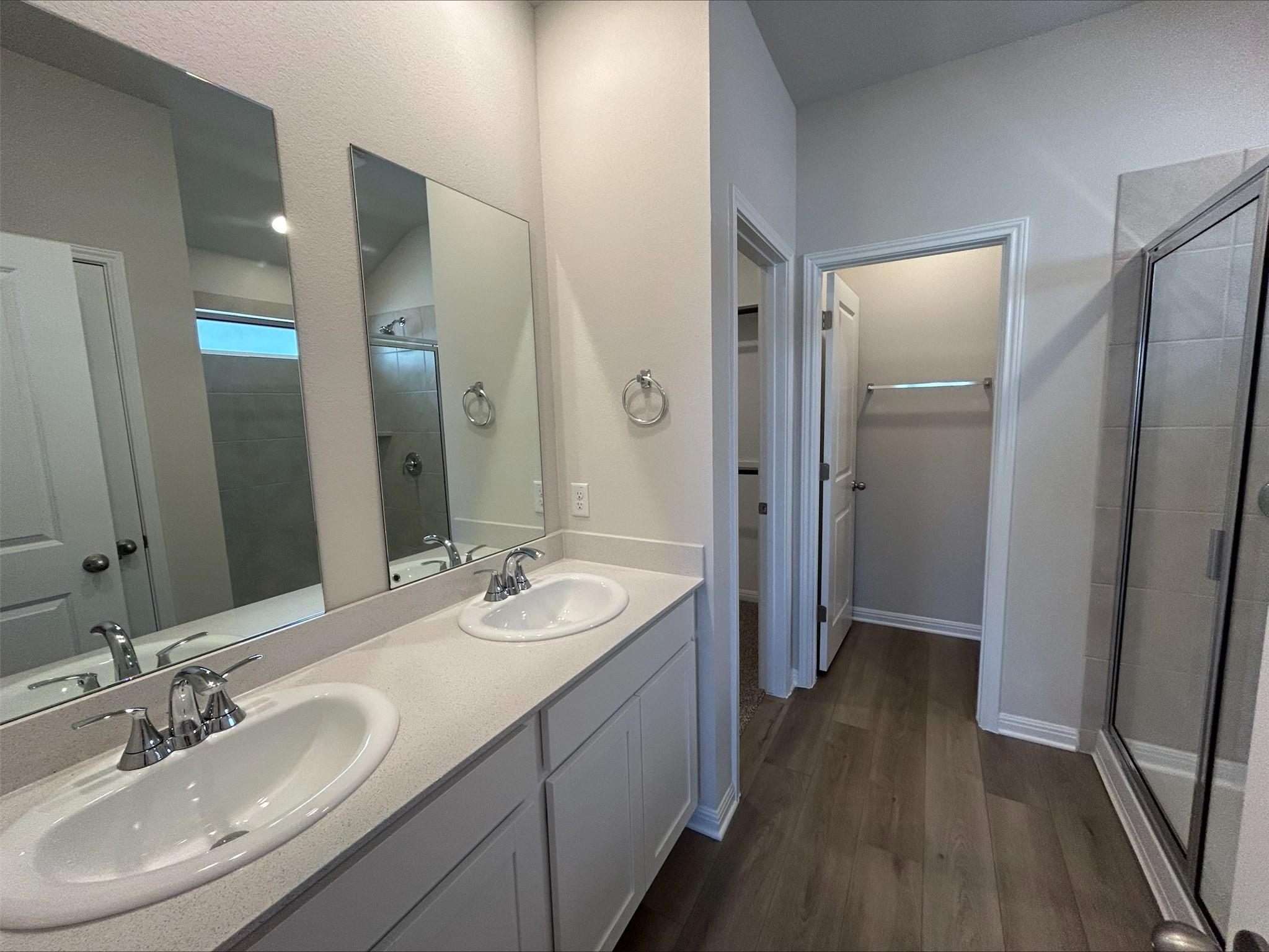 125 Zinnia Ln, Hutto, TX 78634