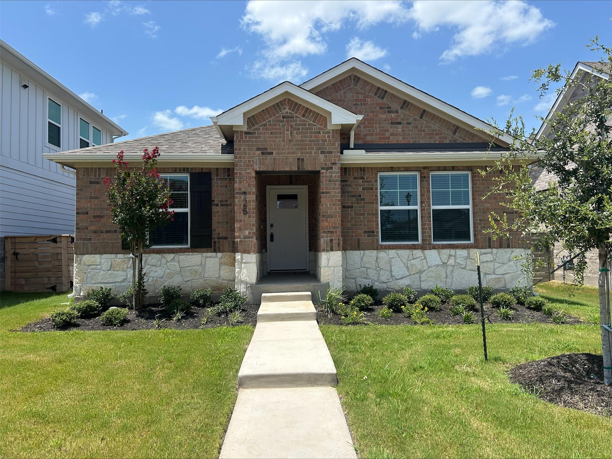 125 Zinnia Ln, Hutto, TX 78634