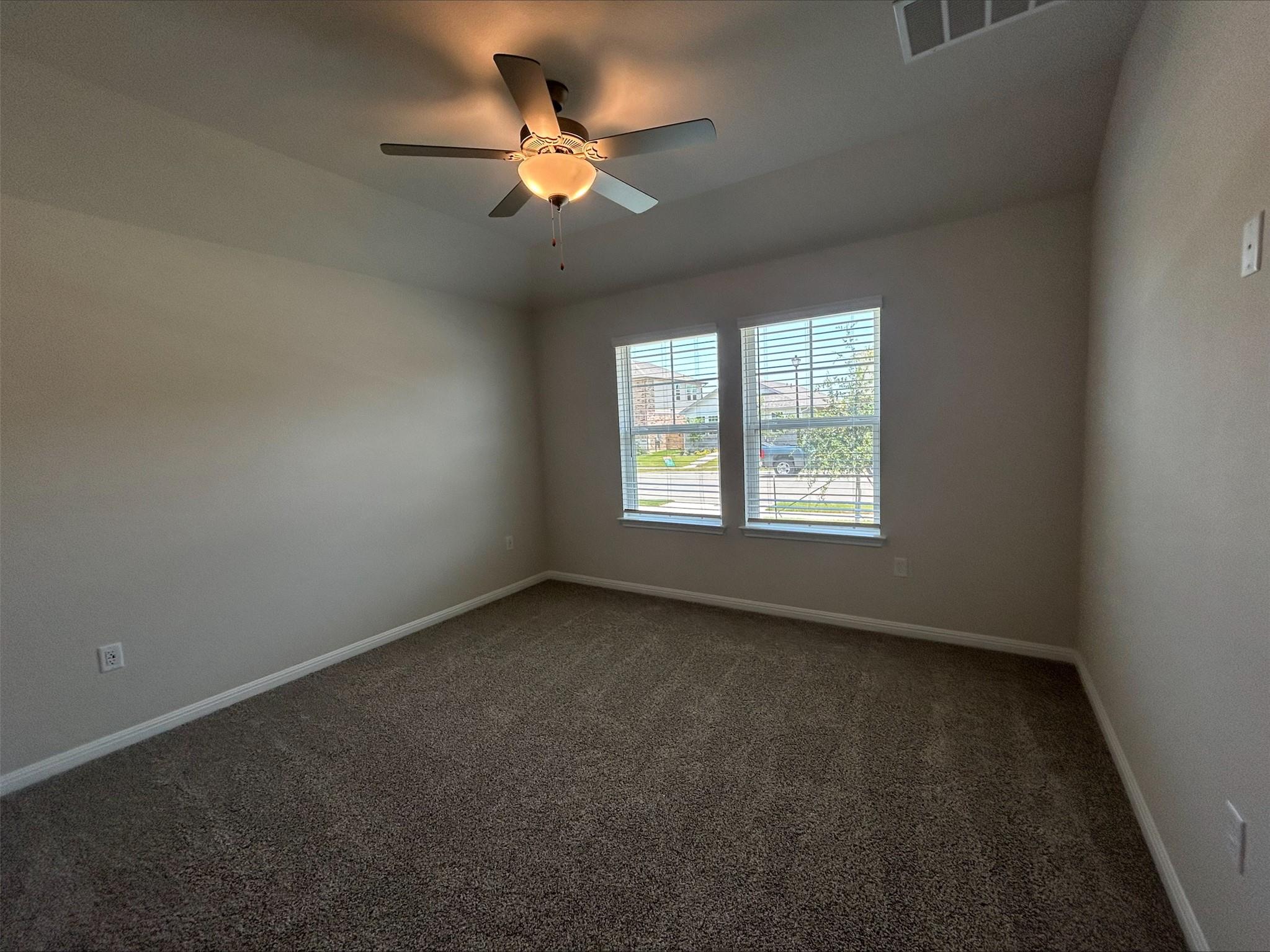 125 Zinnia Ln, Hutto, TX 78634