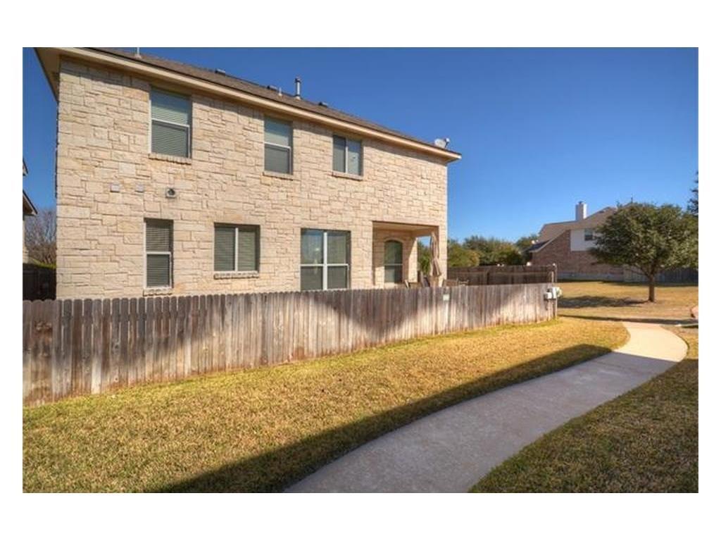 1819 Rosenborough Ln N, Round Rock, TX 78665