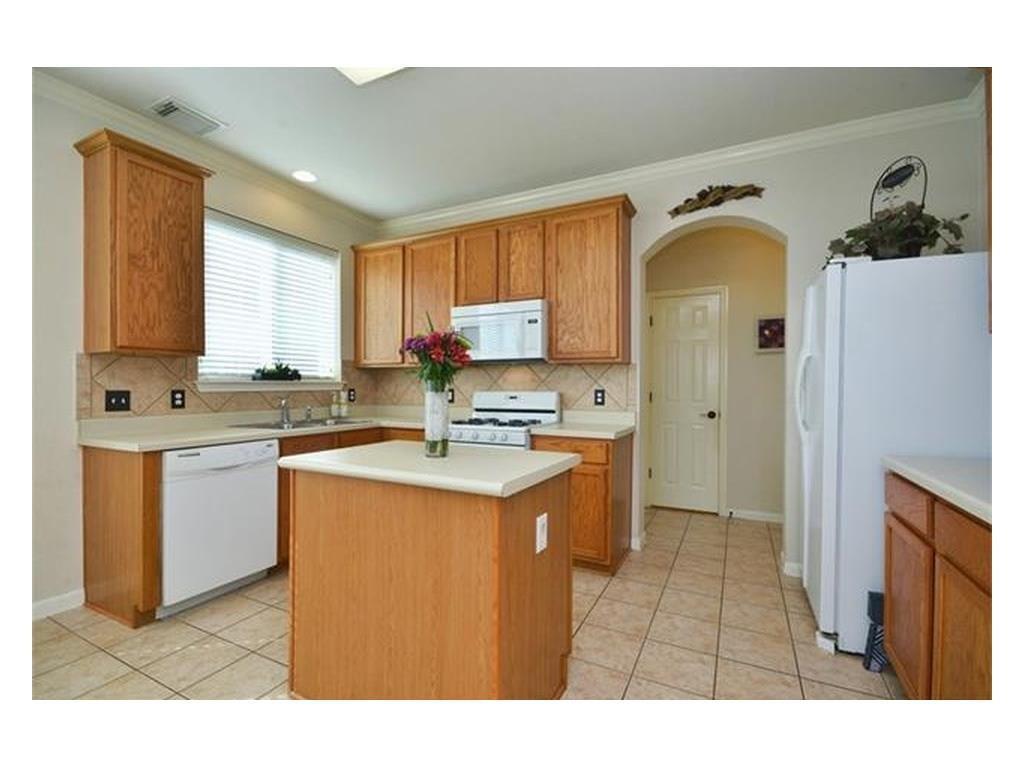 1819 Rosenborough Ln N, Round Rock, TX 78665