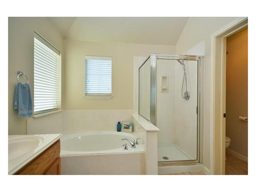 1819 Rosenborough Ln N, Round Rock, TX 78665