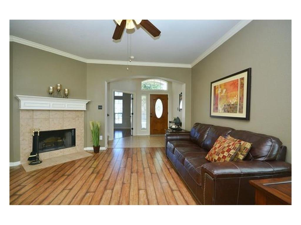 1819 Rosenborough Ln N, Round Rock, TX 78665