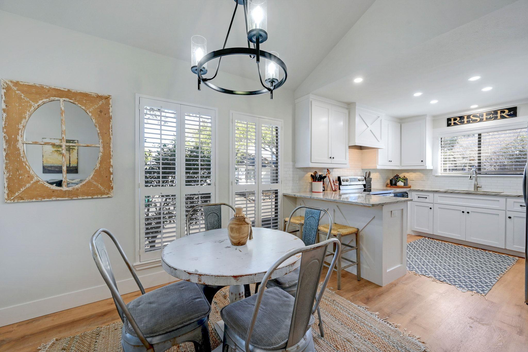 213 Overlook Ct, Wimberley, TX 78676