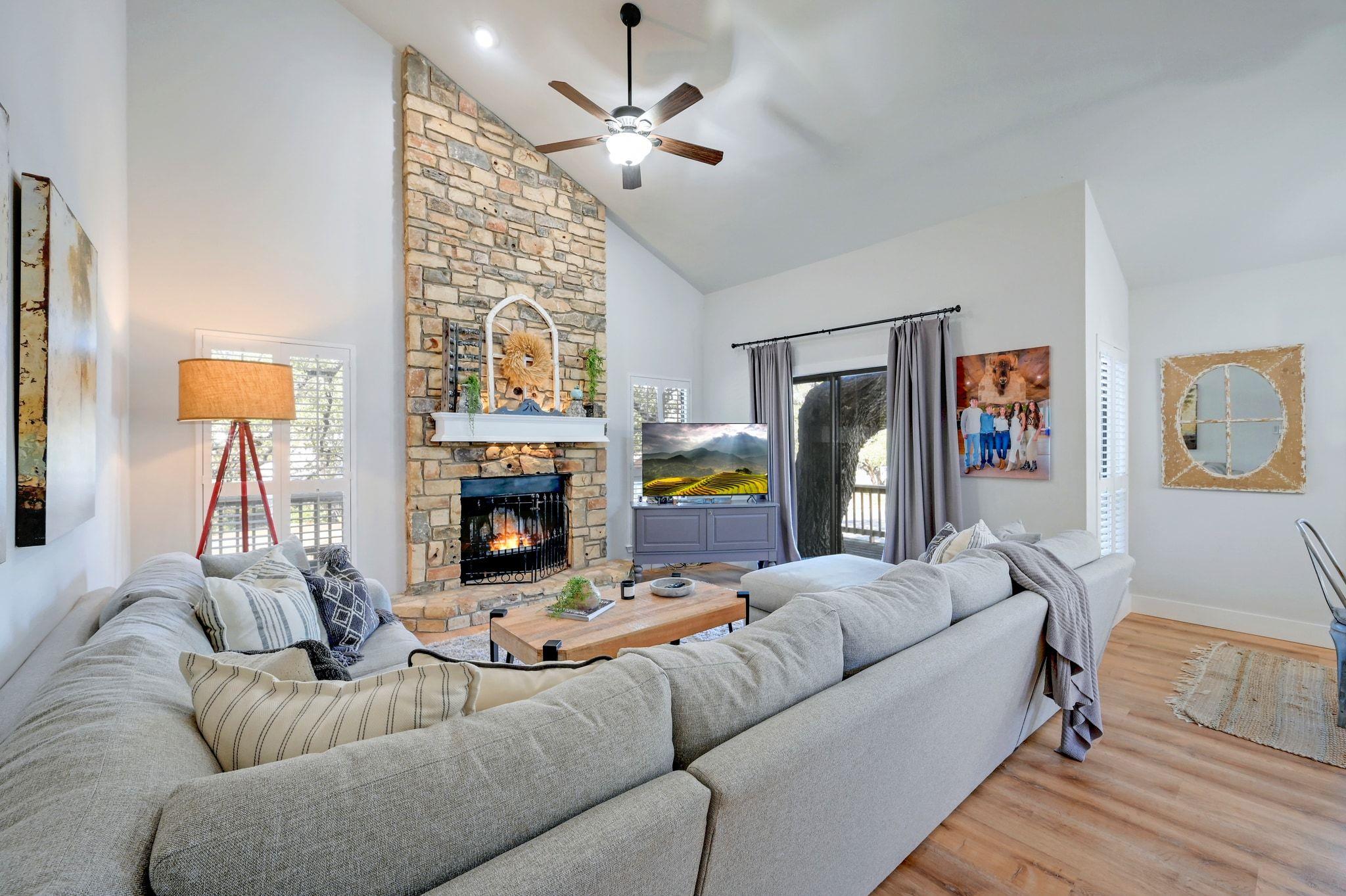 213 Overlook Ct, Wimberley, TX 78676