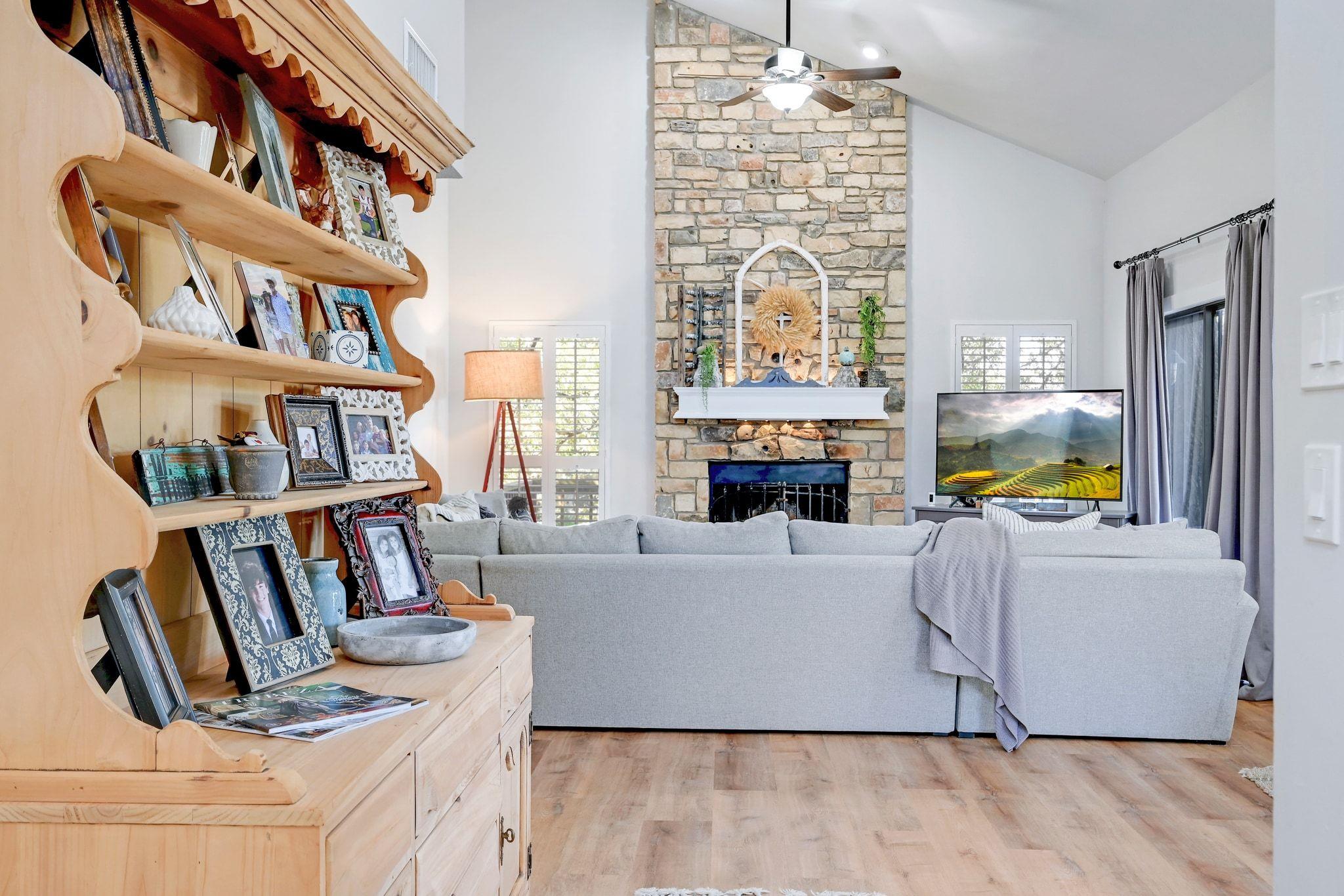 213 Overlook Ct, Wimberley, TX 78676