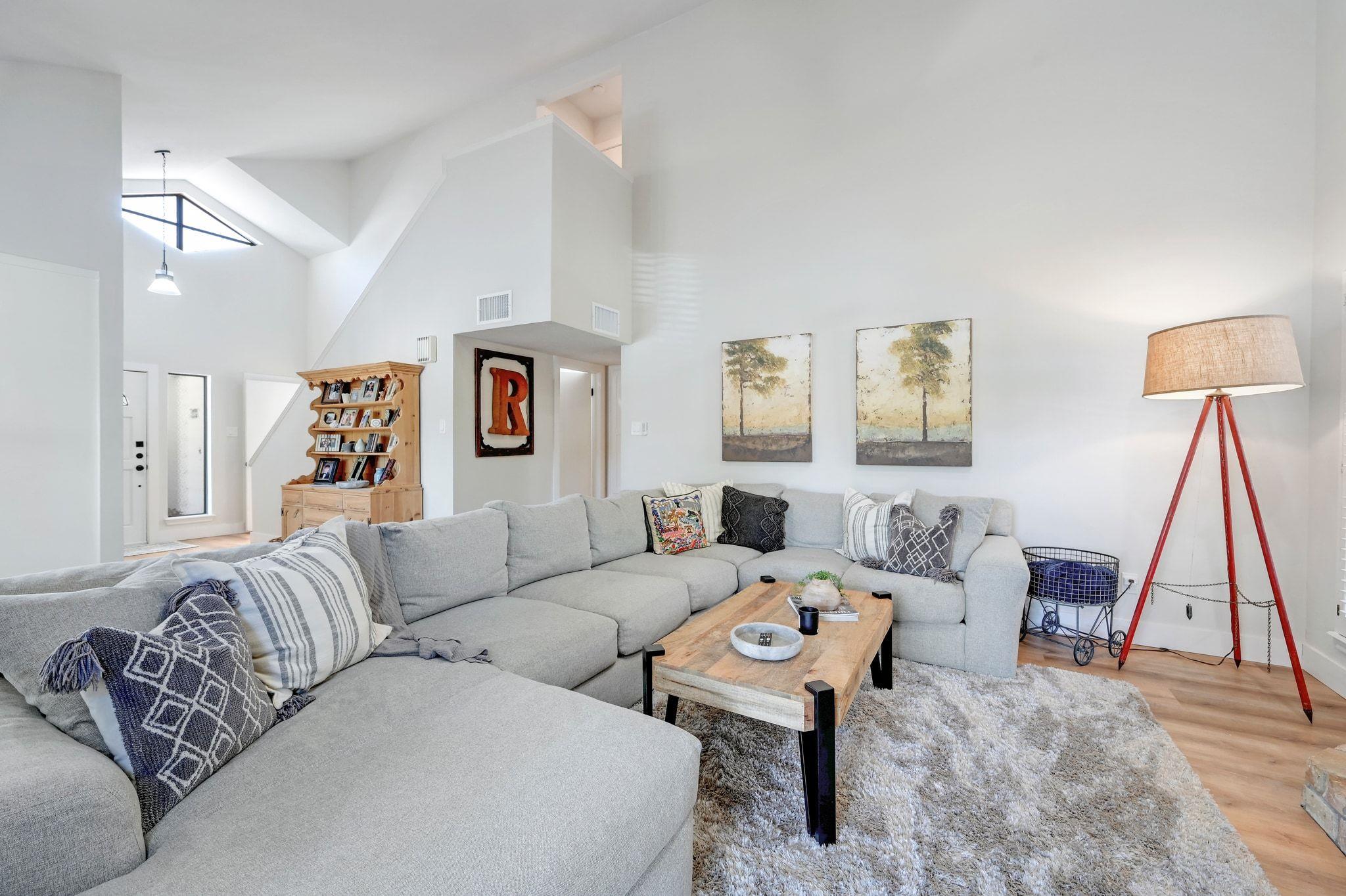 213 Overlook Ct, Wimberley, TX 78676