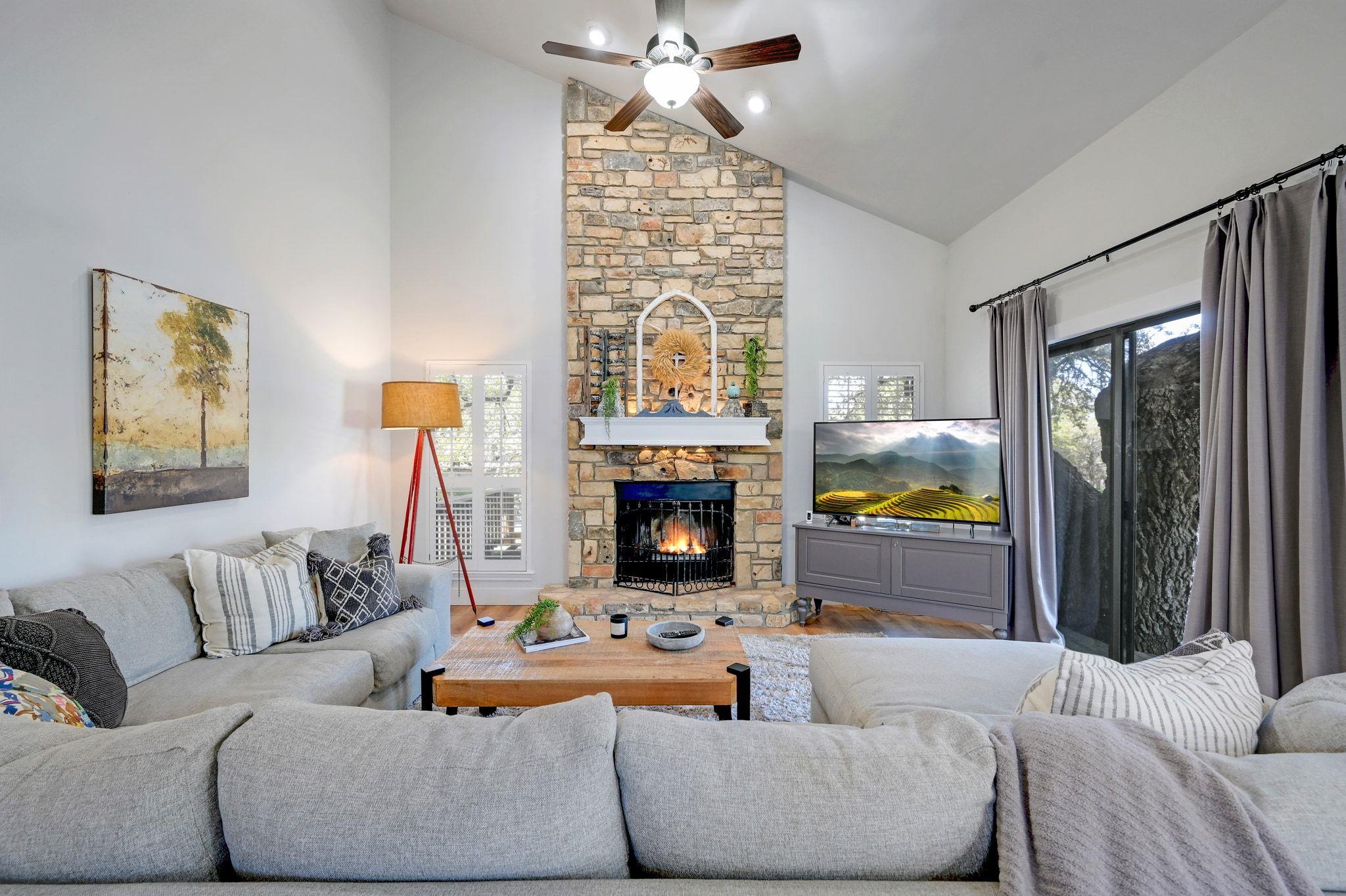 213 Overlook Ct, Wimberley, TX 78676