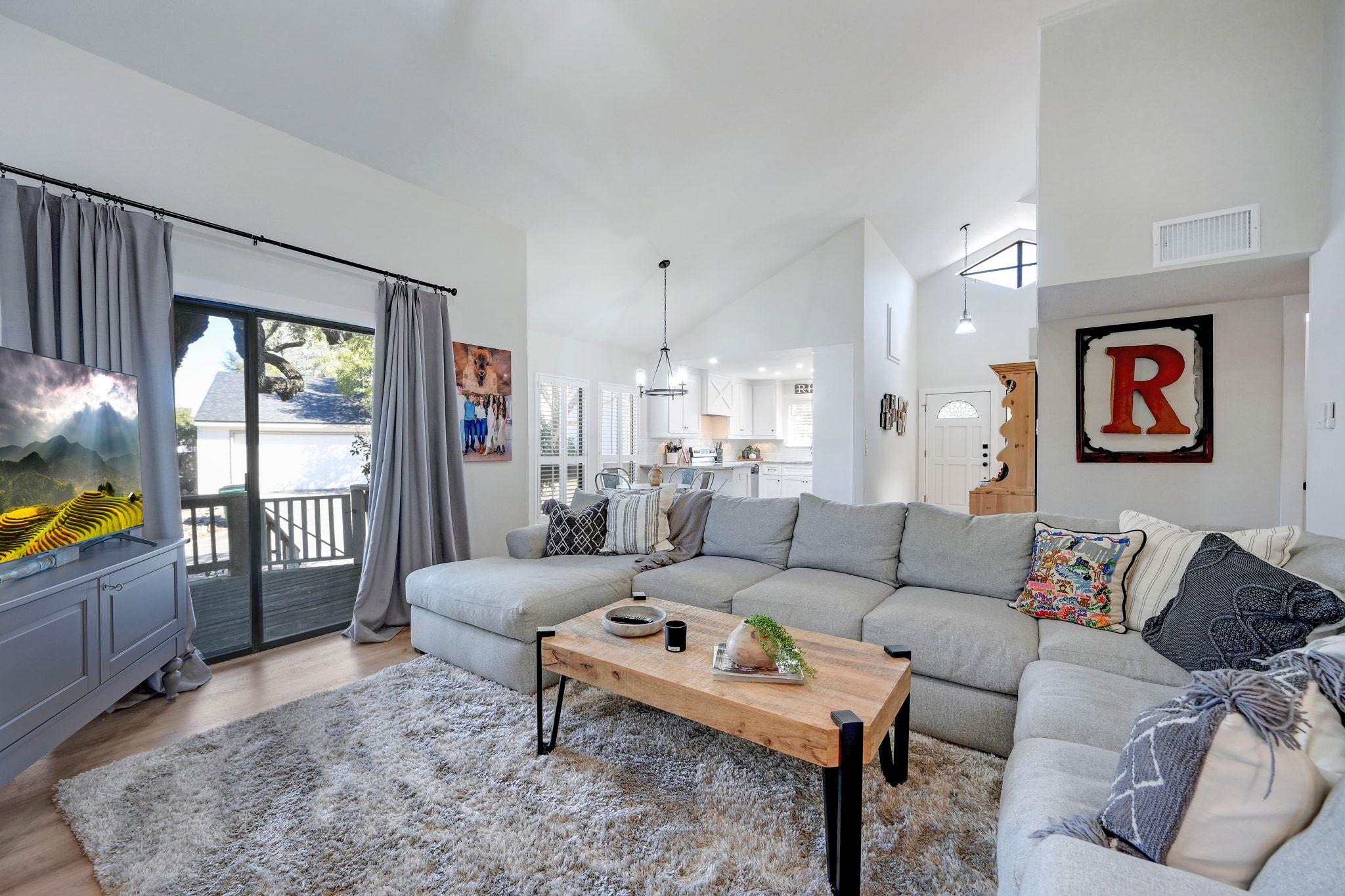 213 Overlook Ct, Wimberley, TX 78676