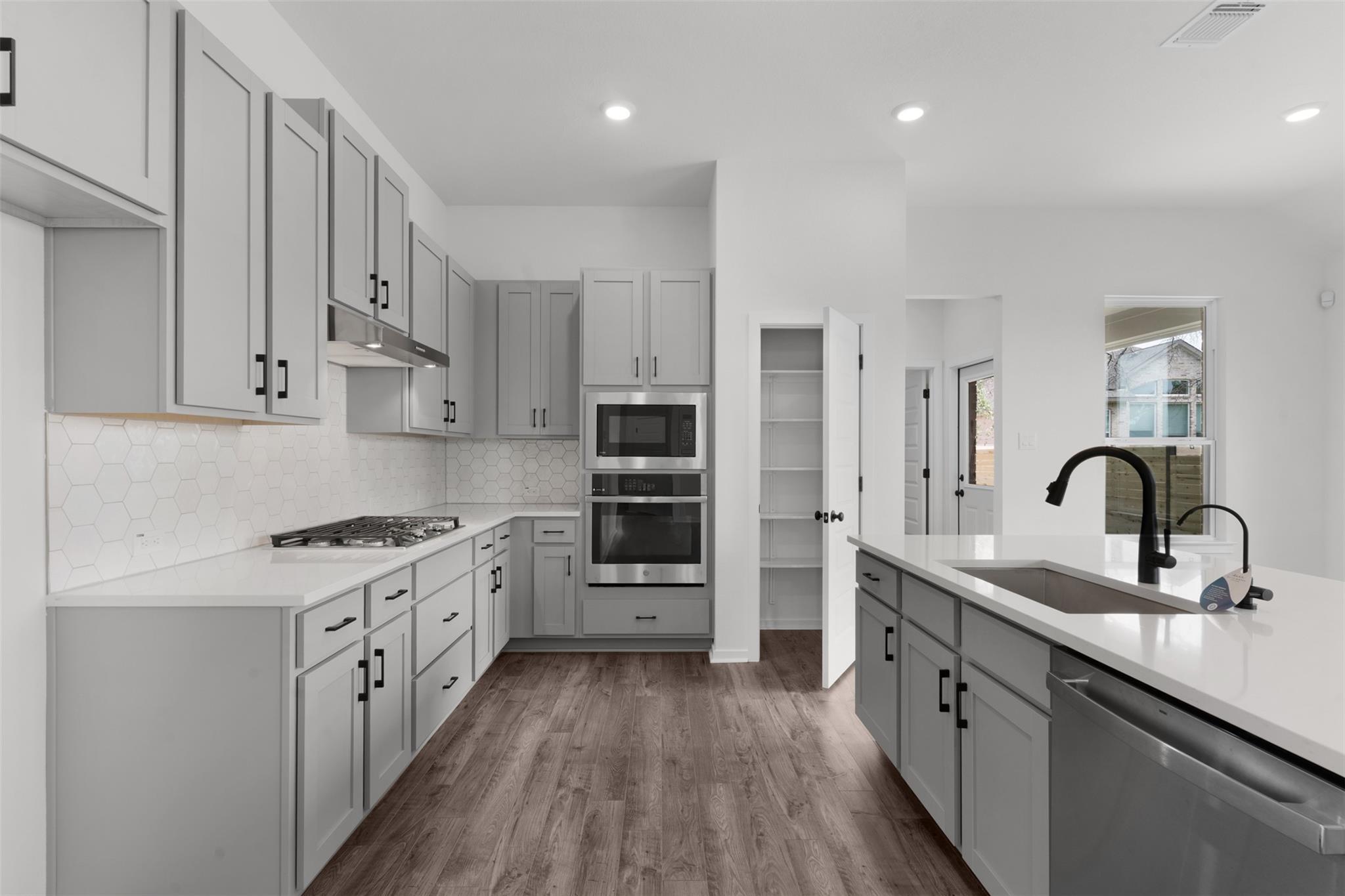 410 Raleigh Dr, Georgetown, TX 78633