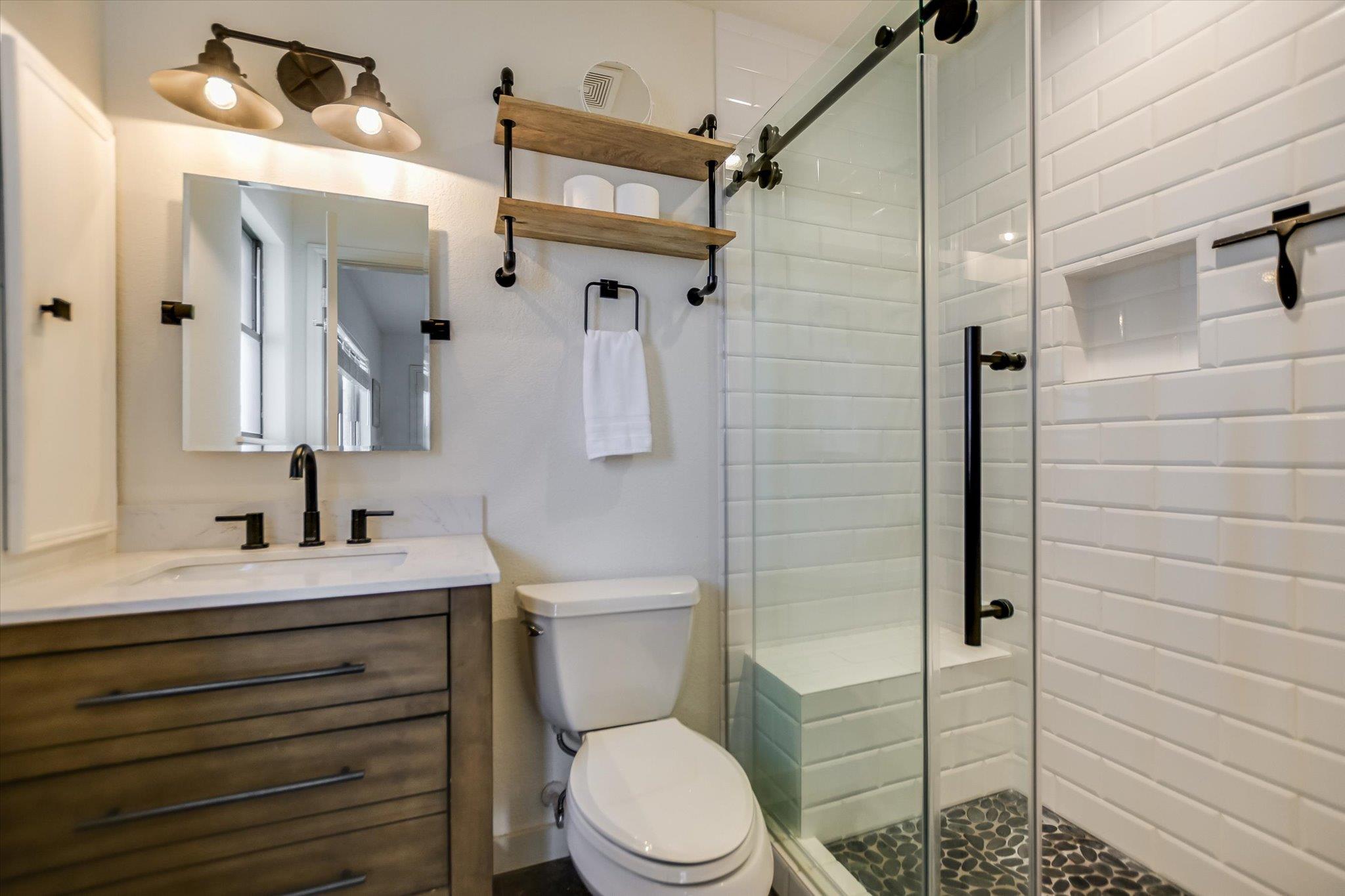 1880 Purple Sage Ln, Kingsland, TX 78639