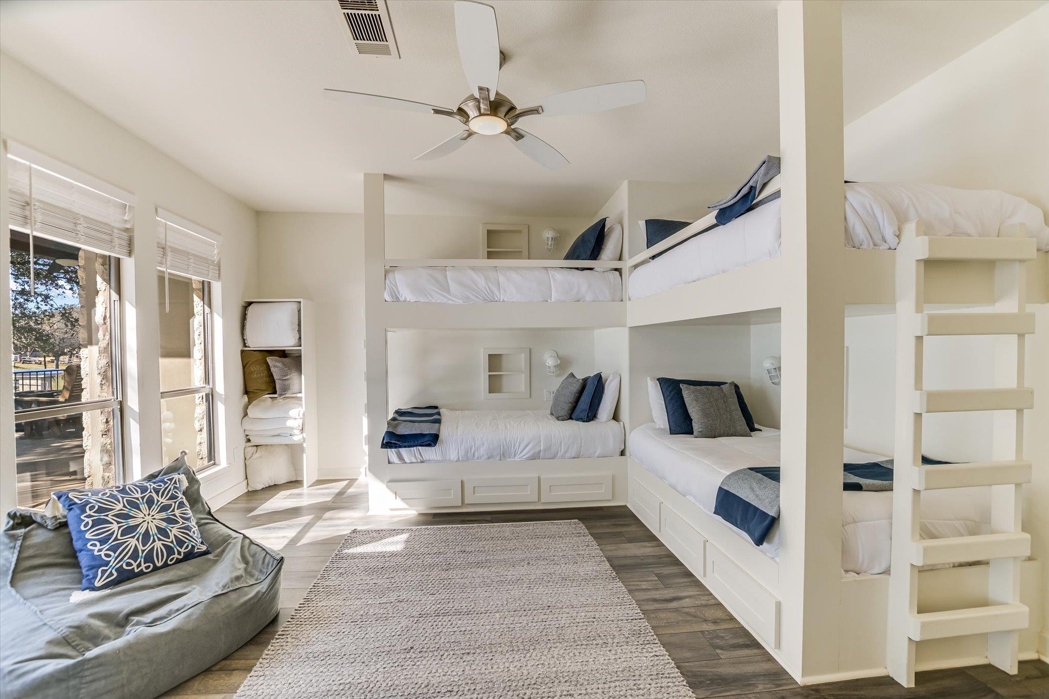 1880 Purple Sage Ln, Kingsland, TX 78639