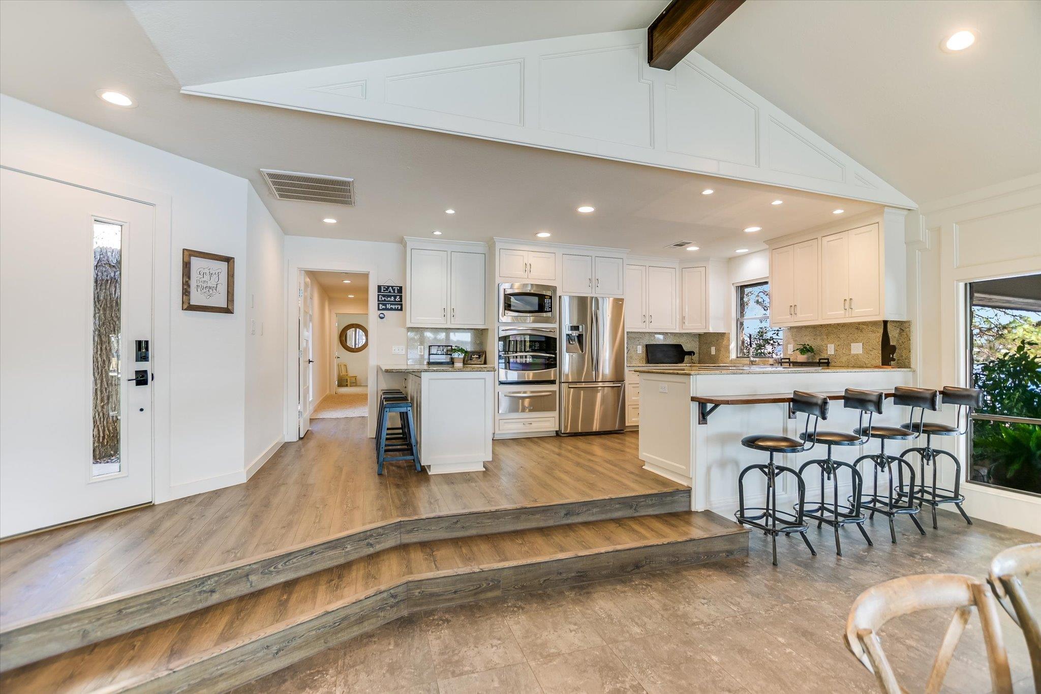 1880 Purple Sage Ln, Kingsland, TX 78639