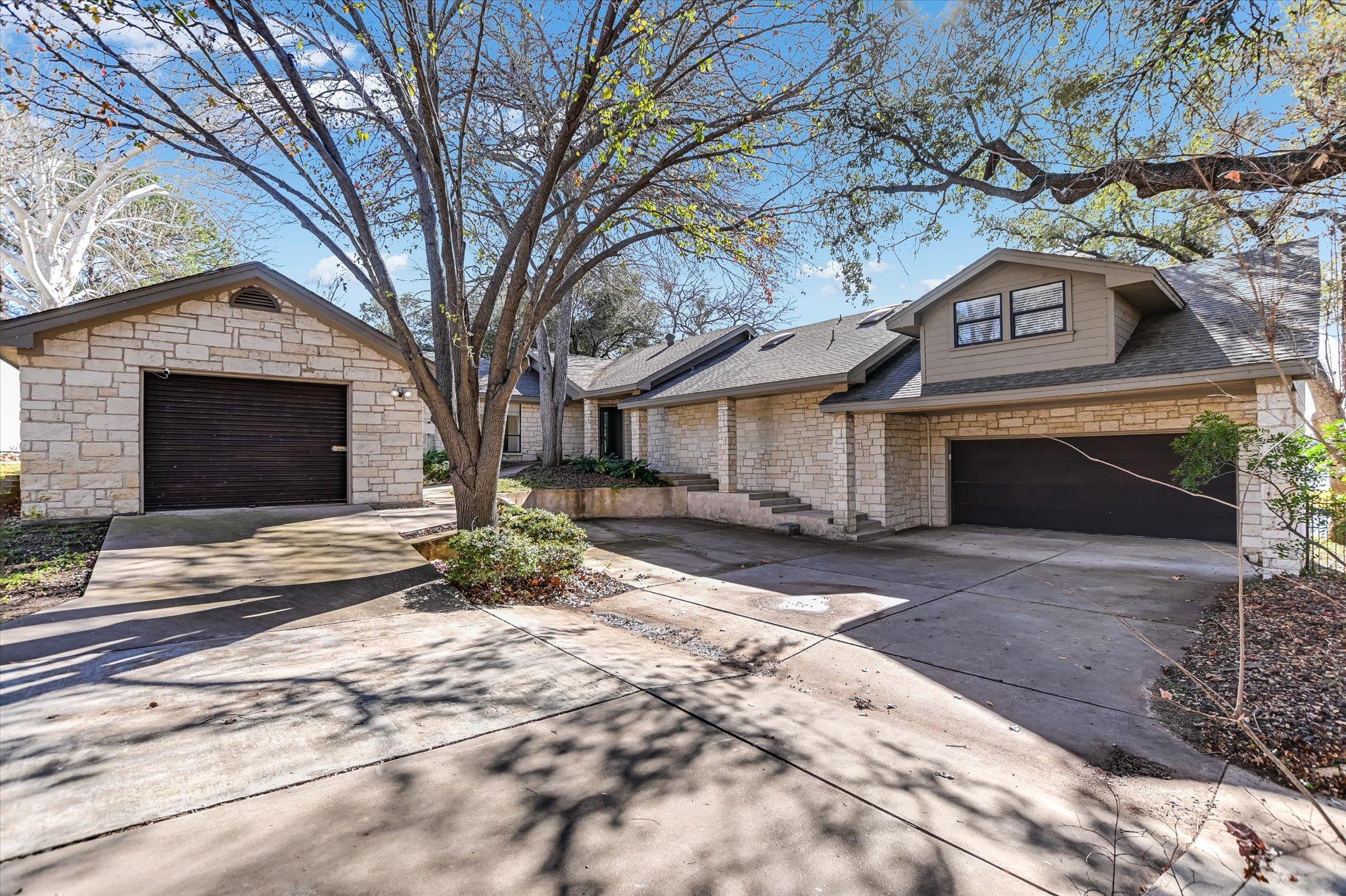 1880 Purple Sage Ln, Kingsland, TX 78639