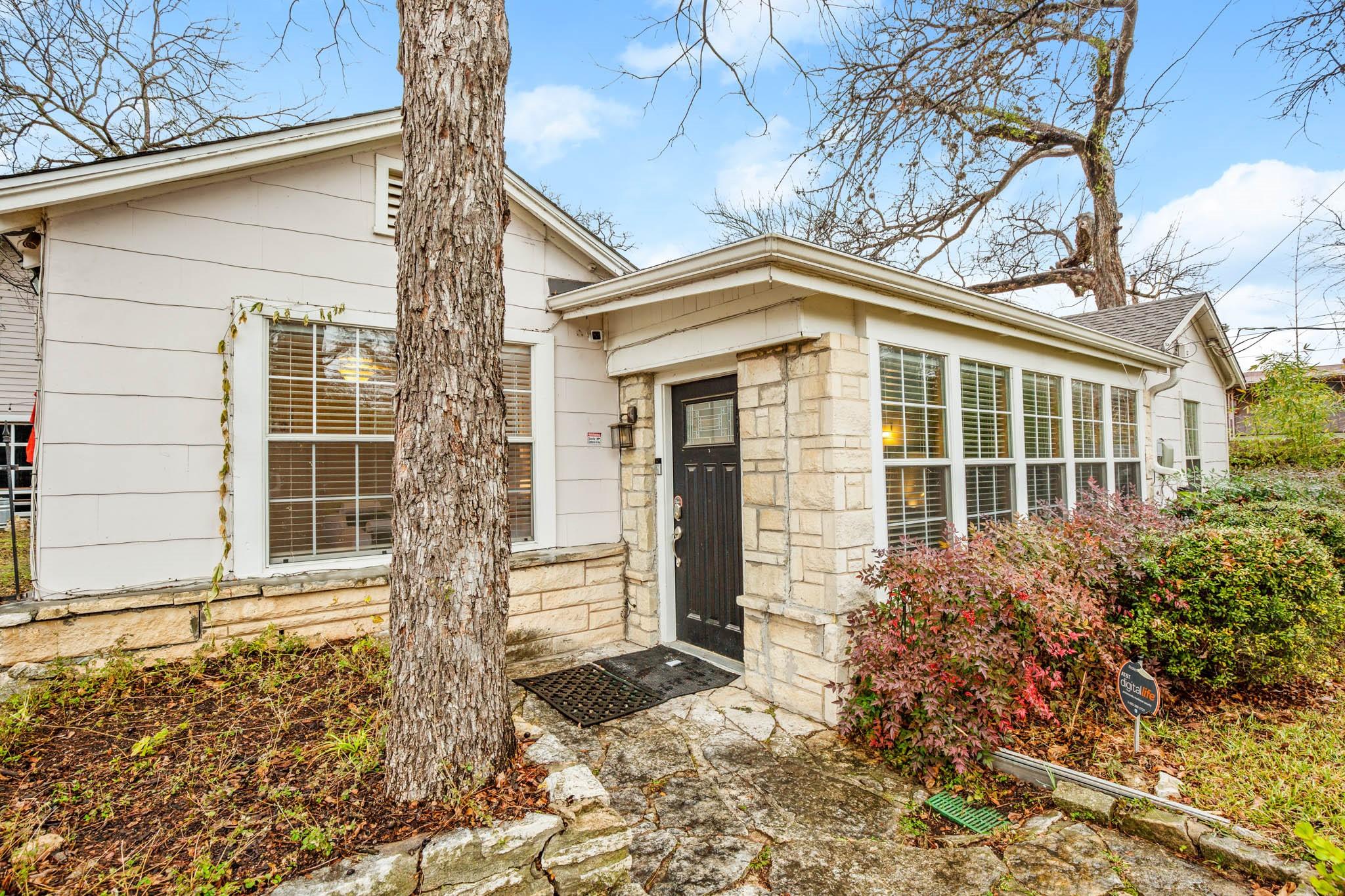 1406 Summit St, Austin, TX 78741