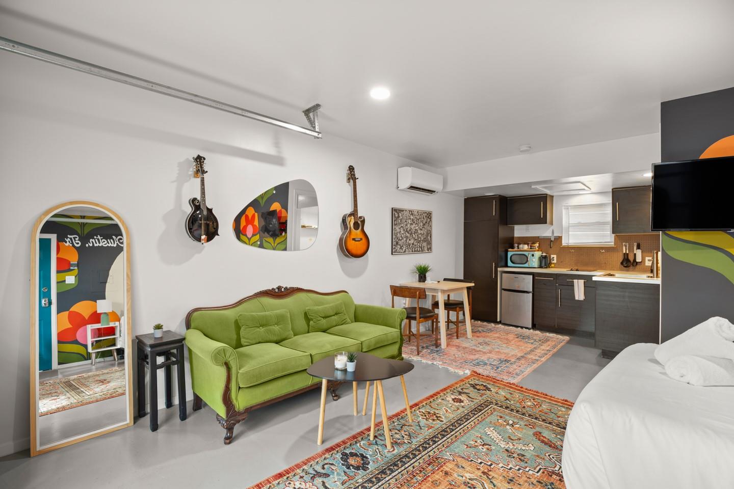 1406 Summit St, Austin, TX 78741