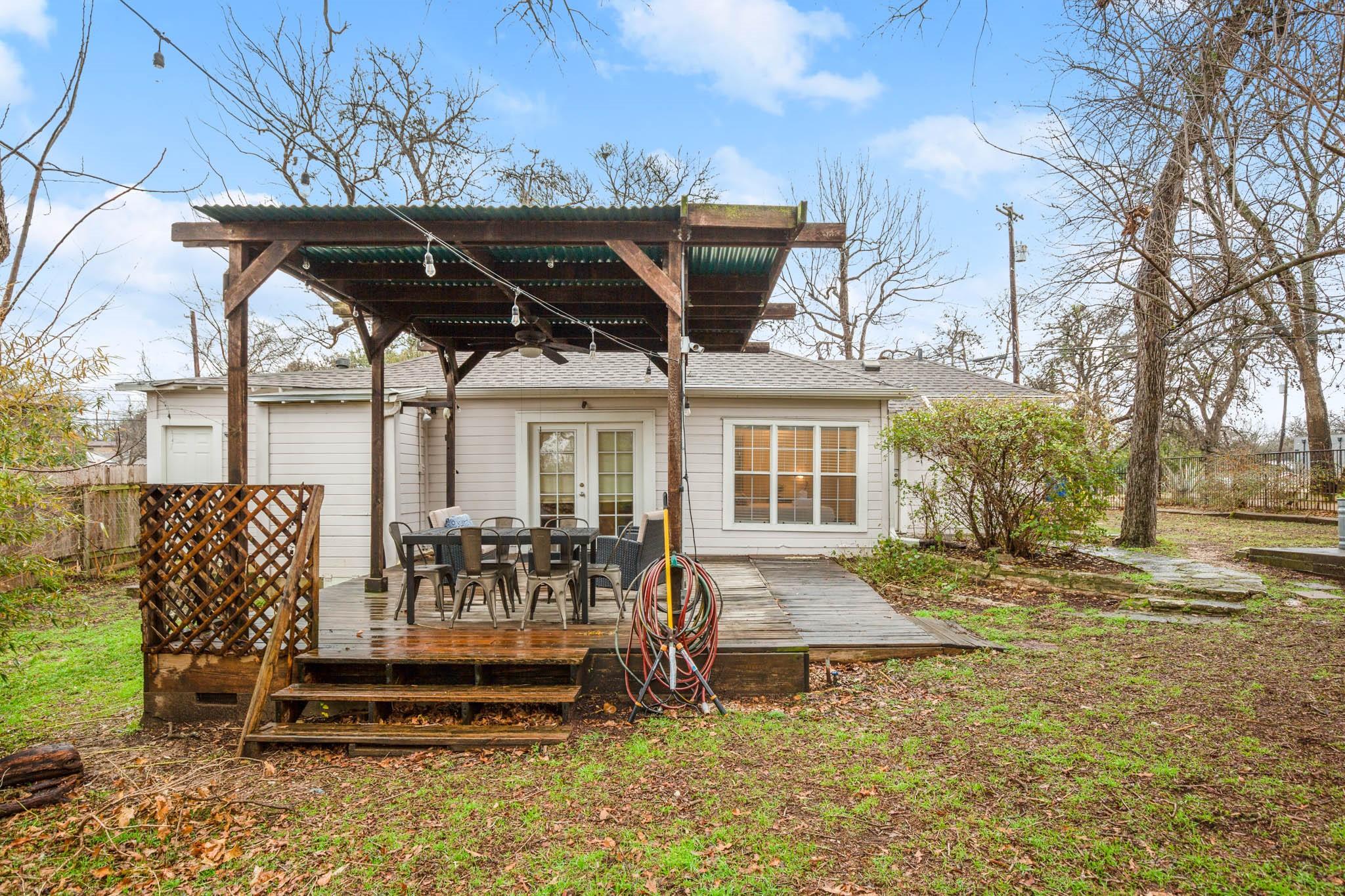 1406 Summit St, Austin, TX 78741